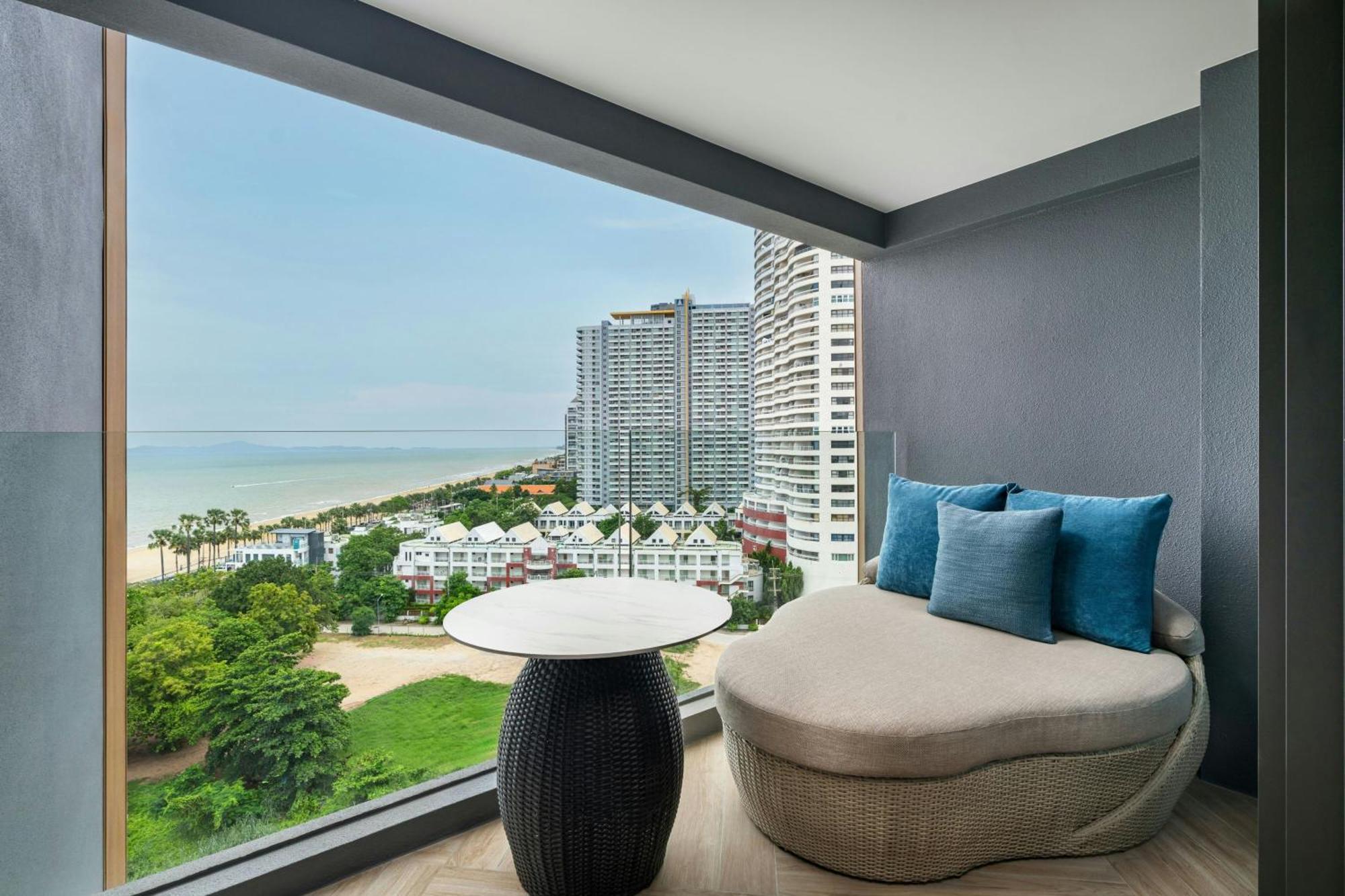 Family room, 1 King, 1 Bunk Beds, Resort view