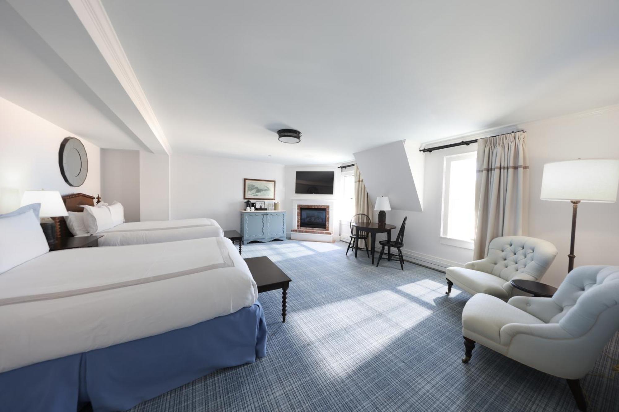 Deluxe Queen Room Main Building