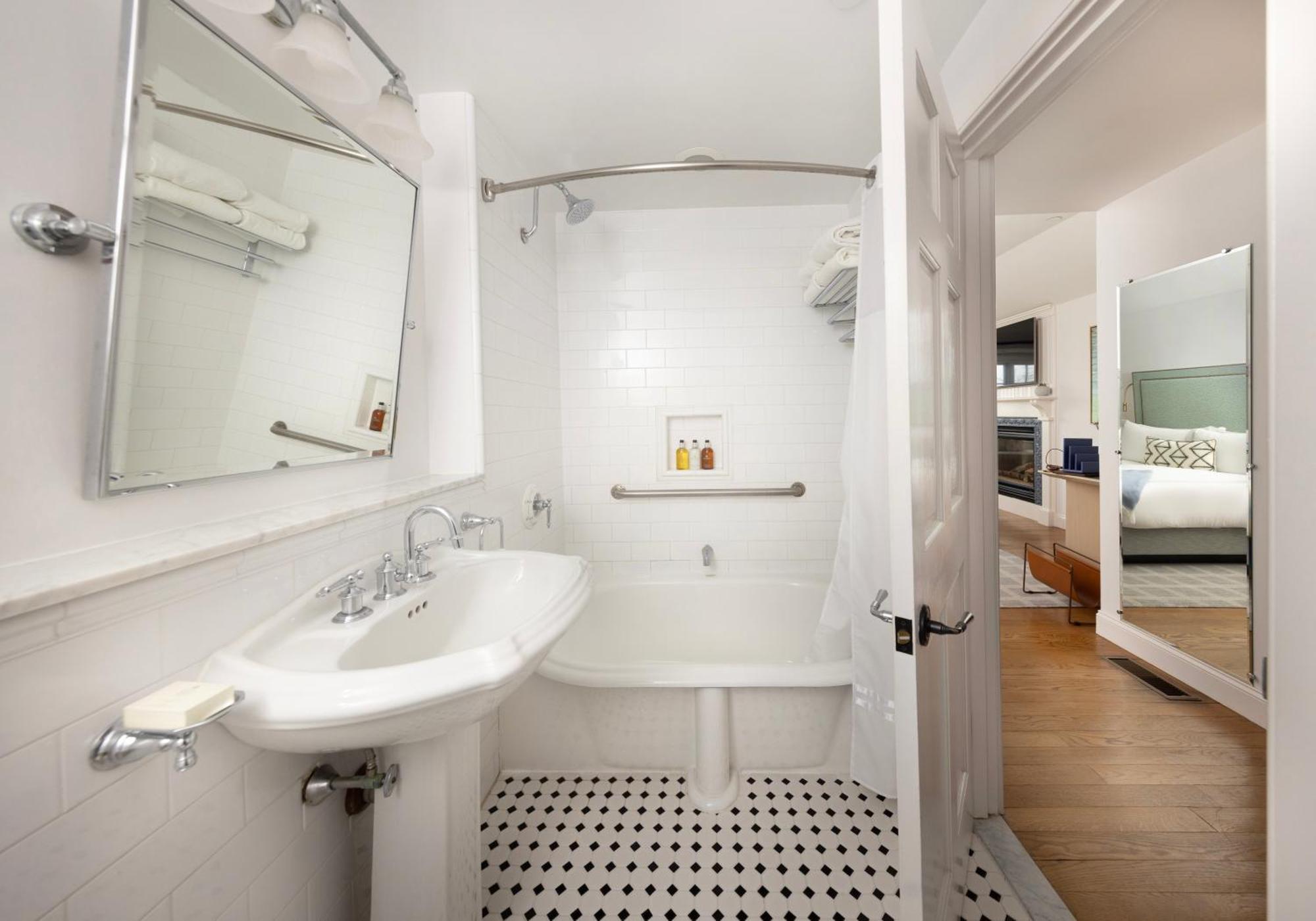 Deluxe King Cottage