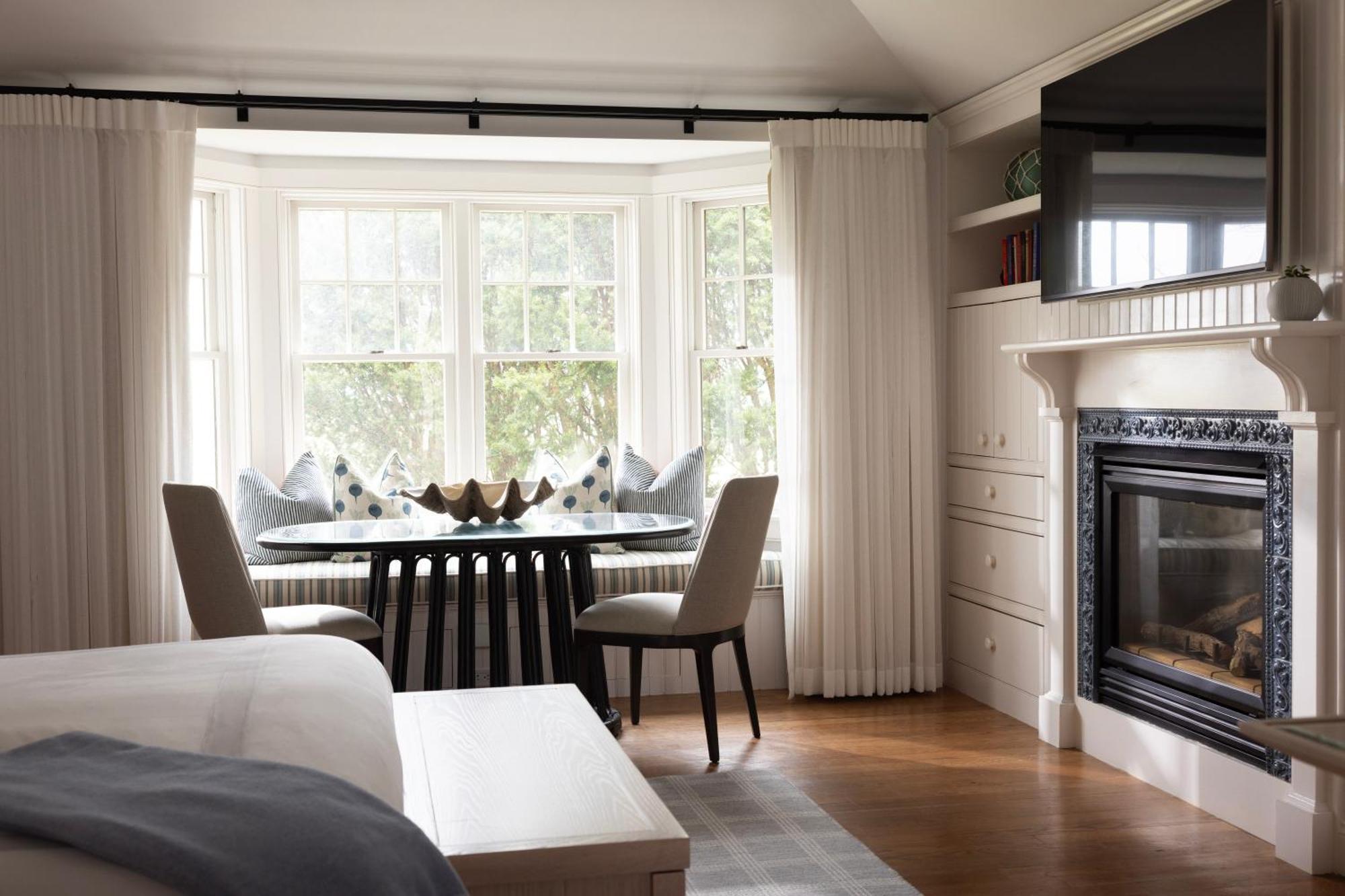 Deluxe King Cottage