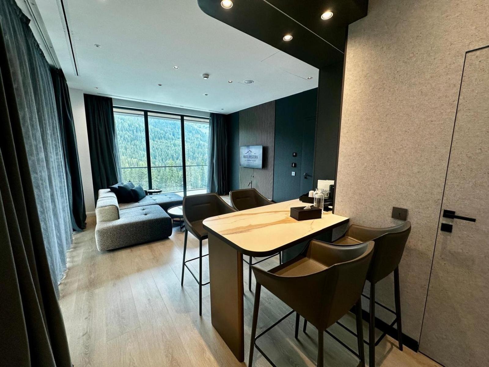 180 grade View Grand Suite