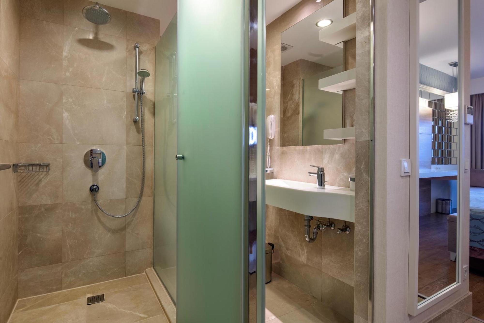 Standard Double or Twin Room Garden View