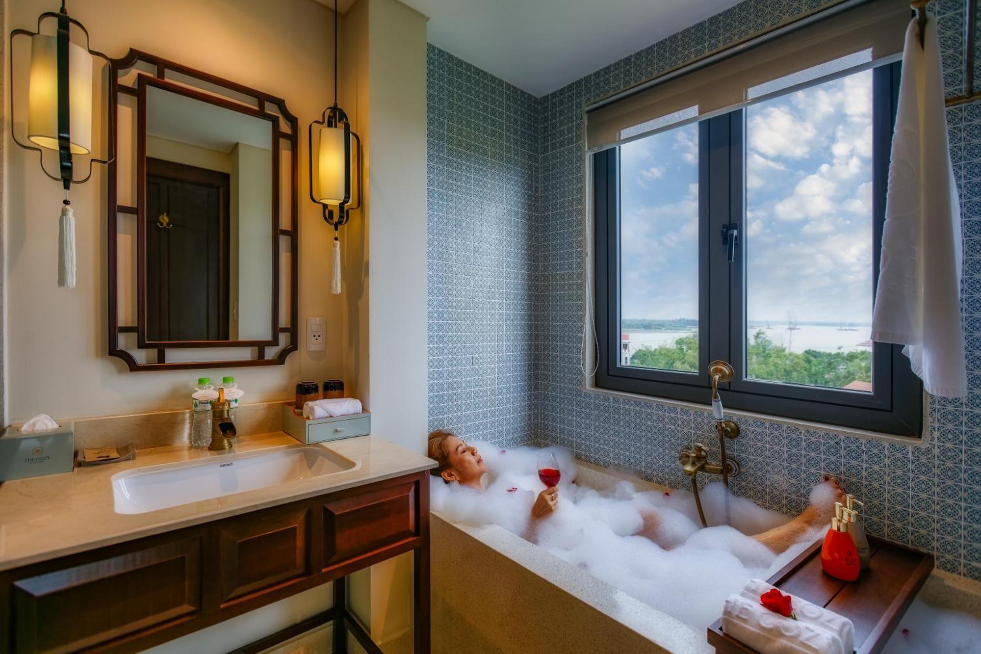 Junior Queen or Twin Suite Bathtub Balcony Tranquil Meadow View