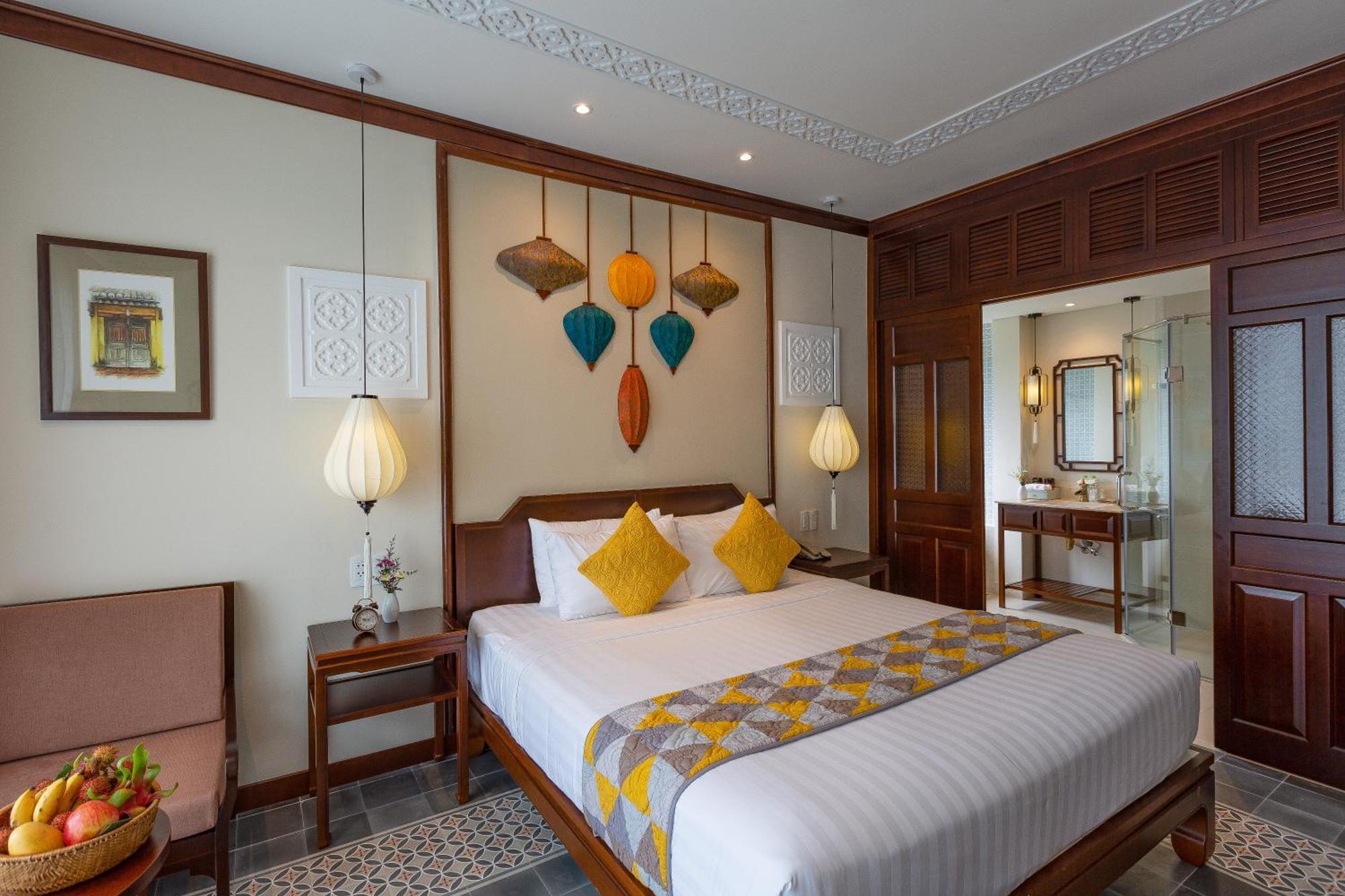 Premium Double or Twin Room Bathtub Balcony Quiet Street View