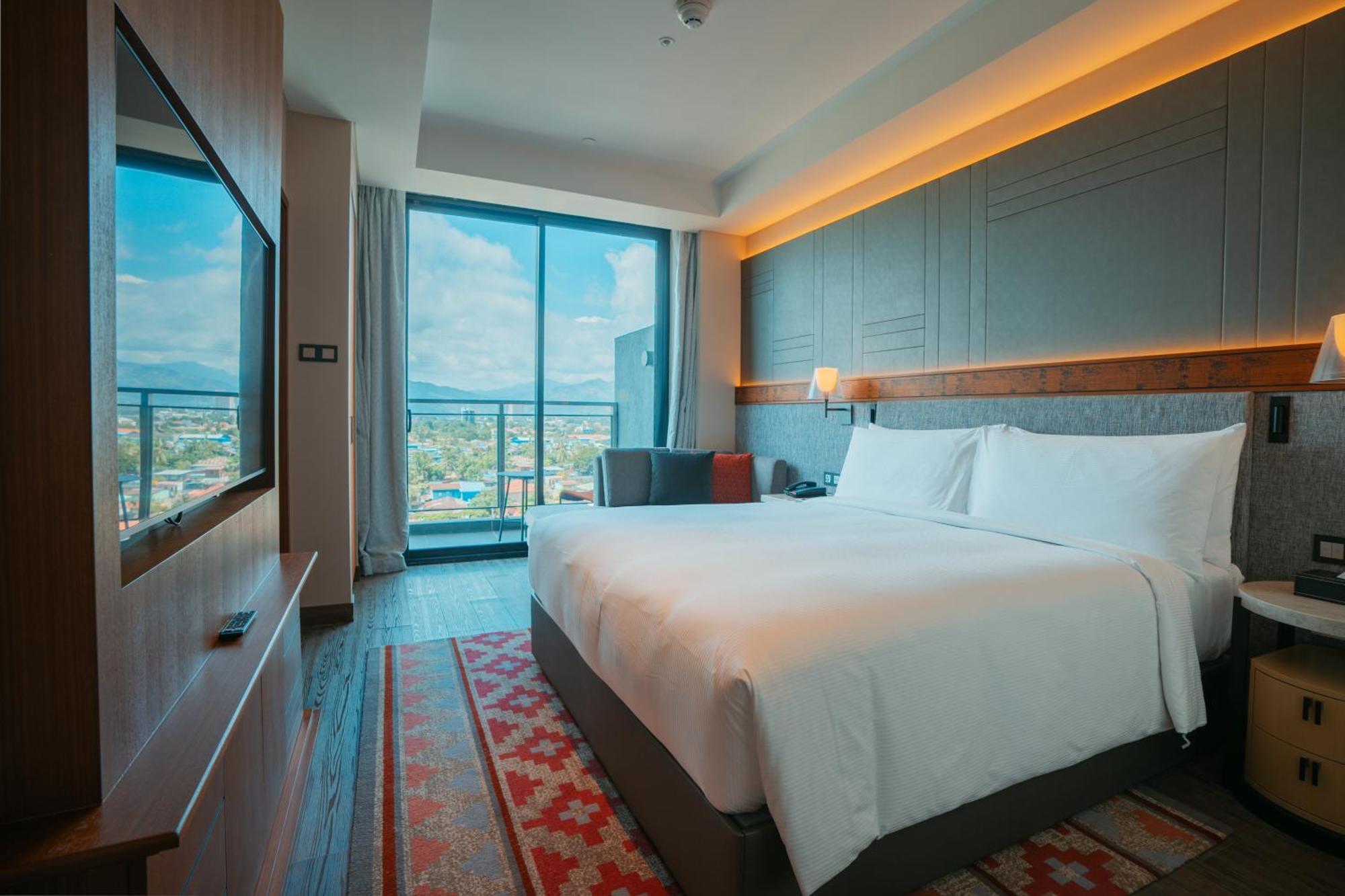 Executive Suite,1689609748:JPEG