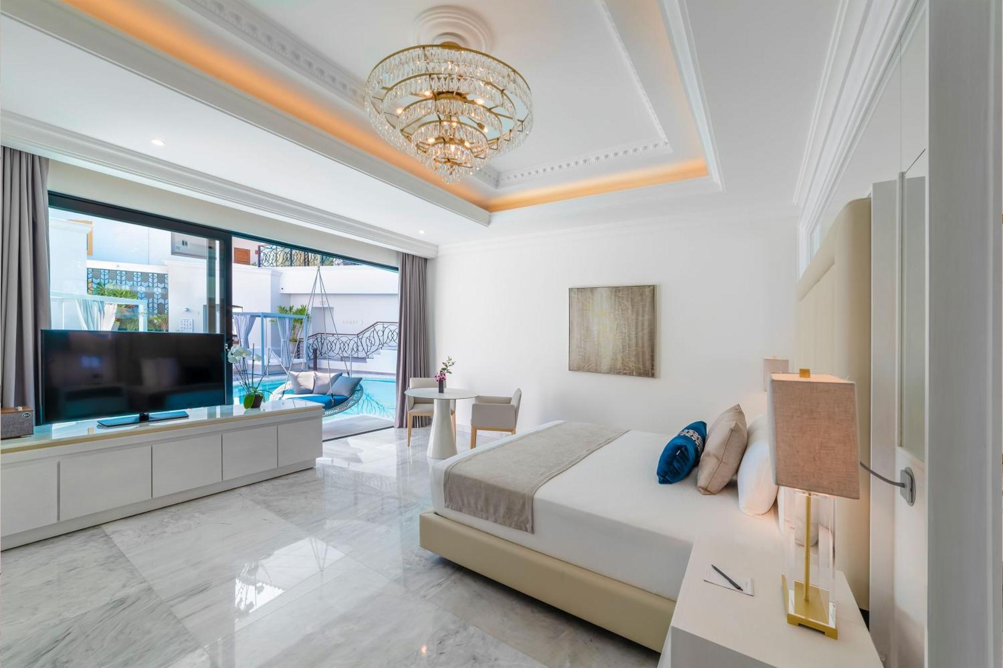 Mansion Jacuzzi Suites