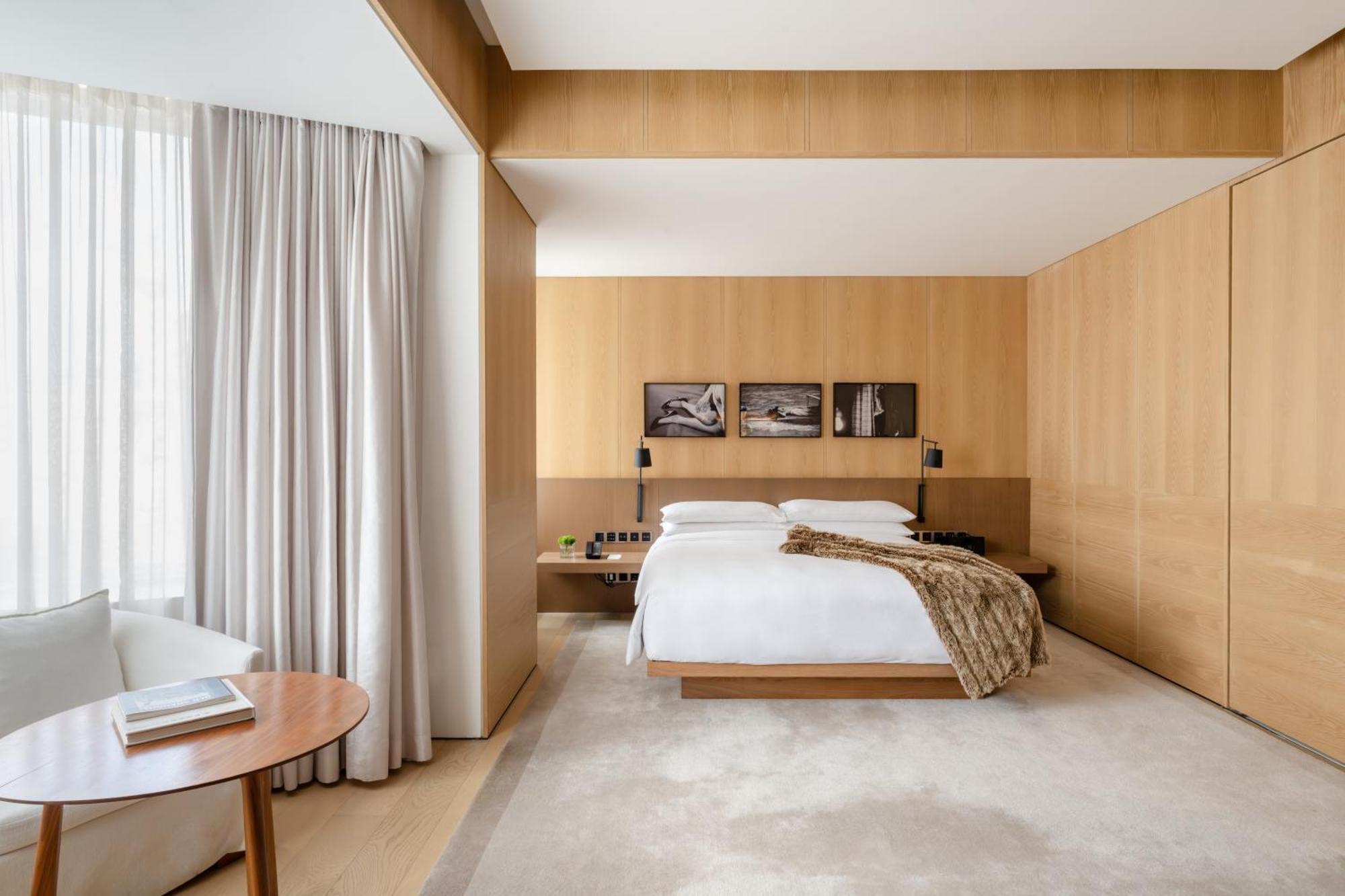 Deluxe Room One King Bed