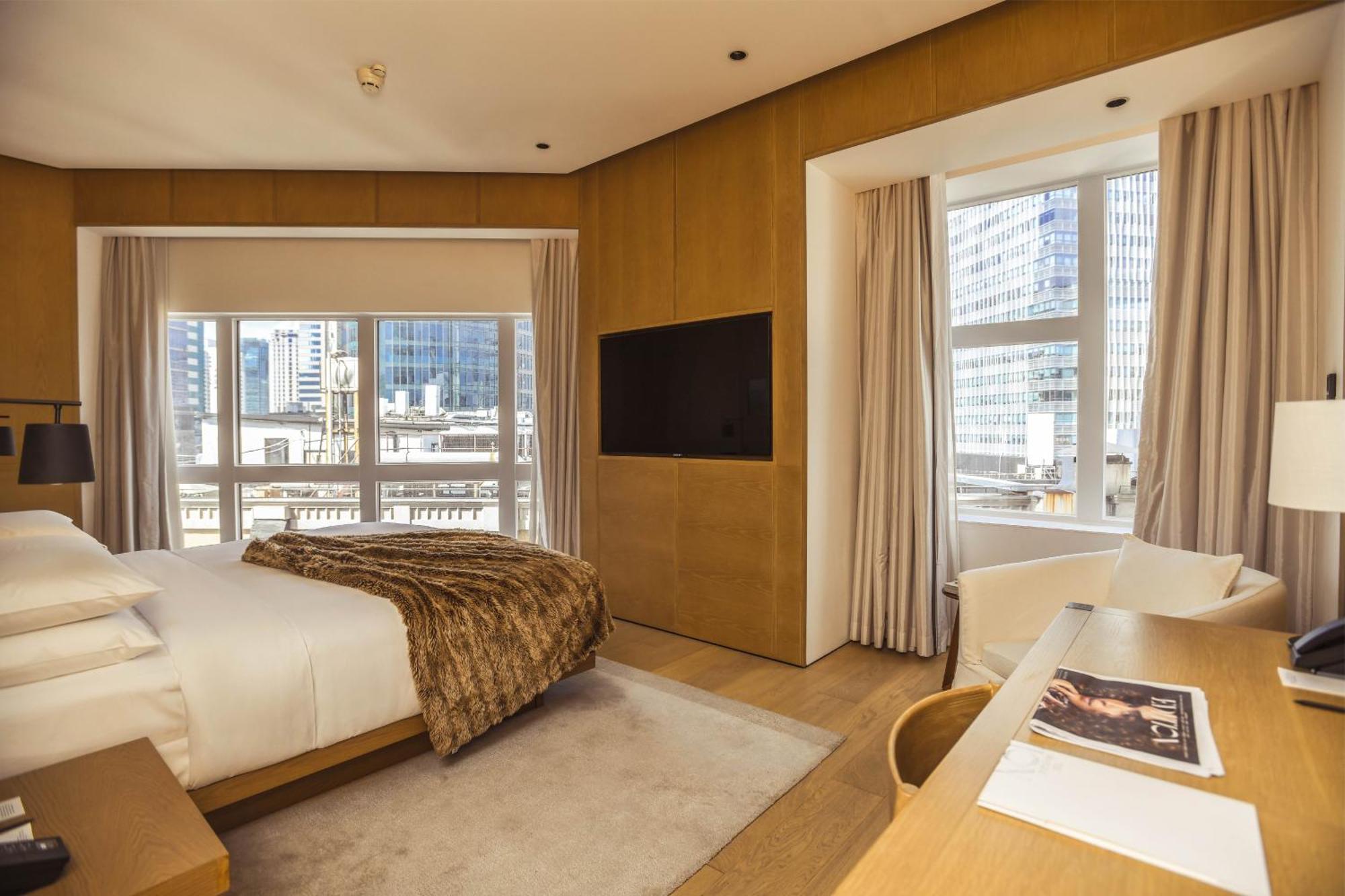 Deluxe Room One King Bed