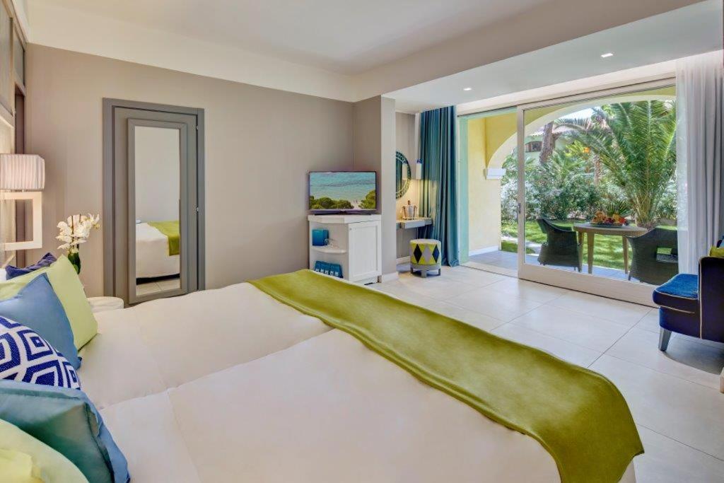 Deluxe Family Room