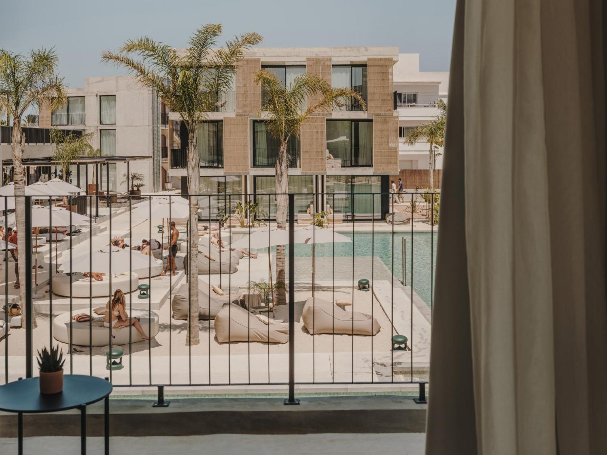 Nomad Junior Suite Pool View,1694494667:JPEG