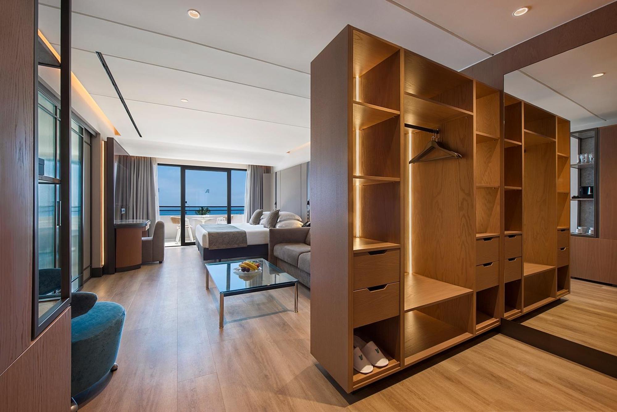Luxury Sea View Room