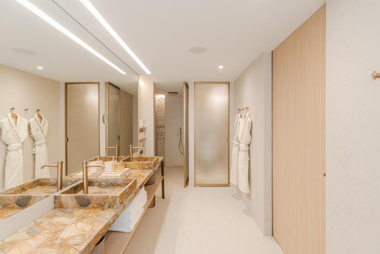 Romantiko Suite