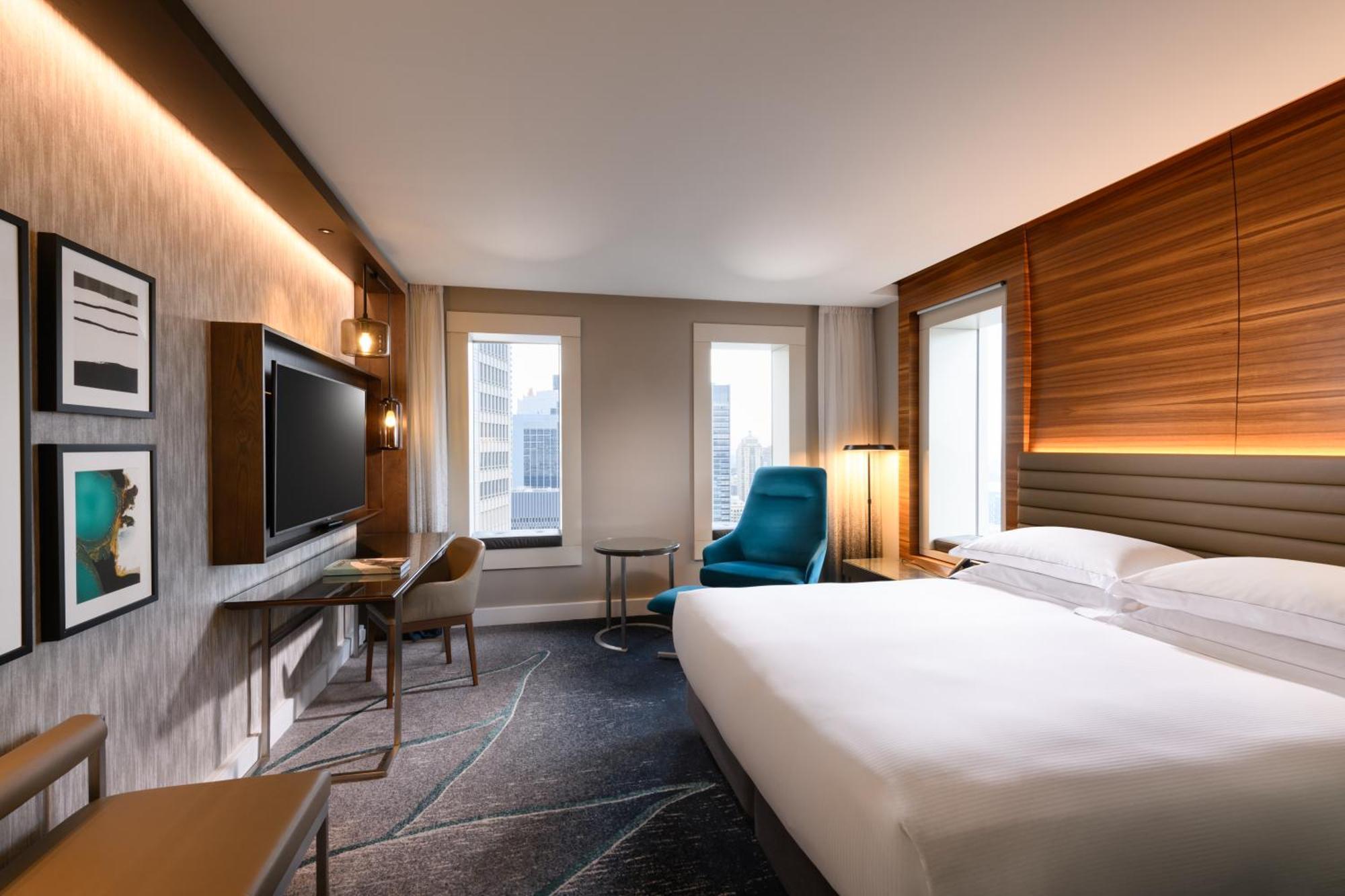 Deluxe Corner King Room