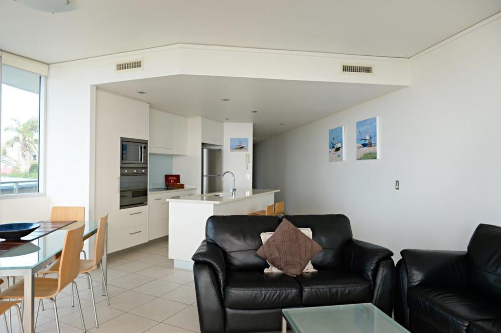 Three-Bedroom Apartment,169757541:JPEG