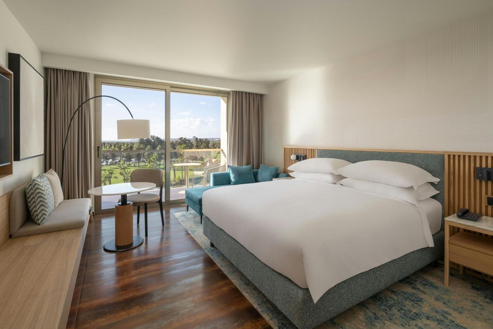 Deluxe King Room Balcony Resort View