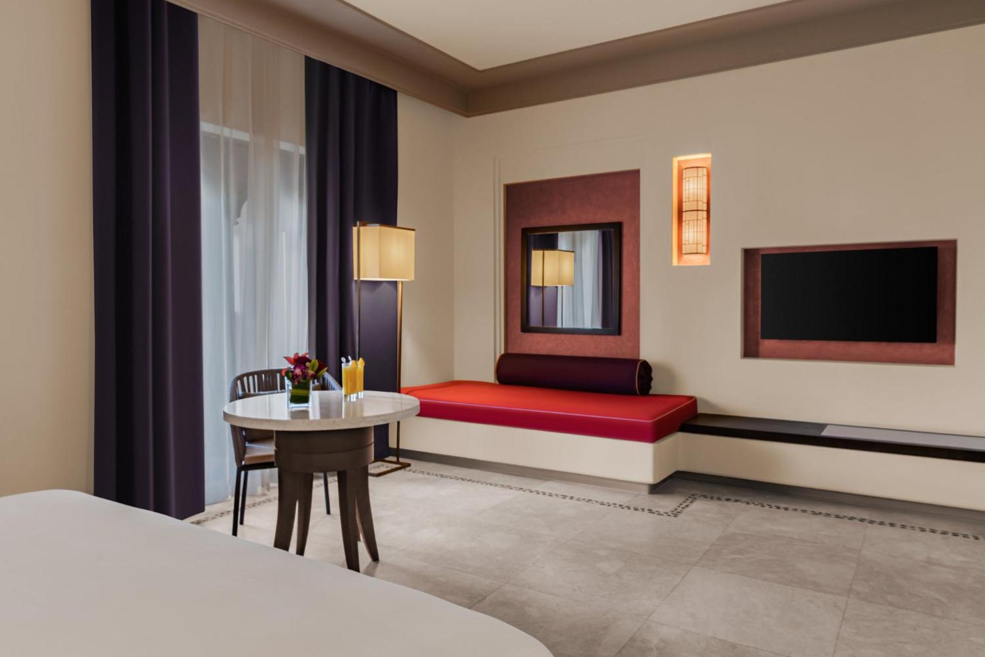 Spacious Family Ocean Room – King Bed with Aqua Park Access