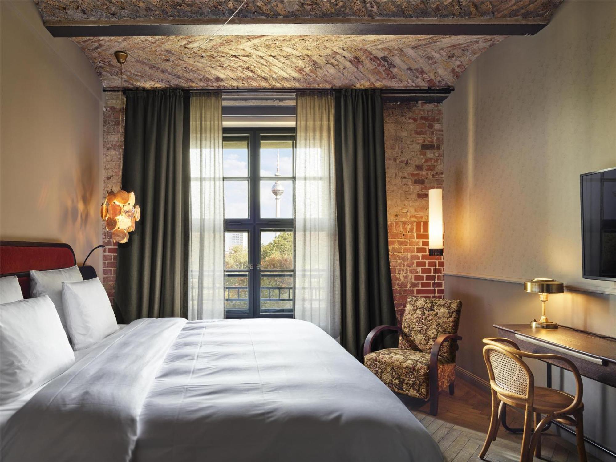 Double Room with City View,1697382325:JPEG
