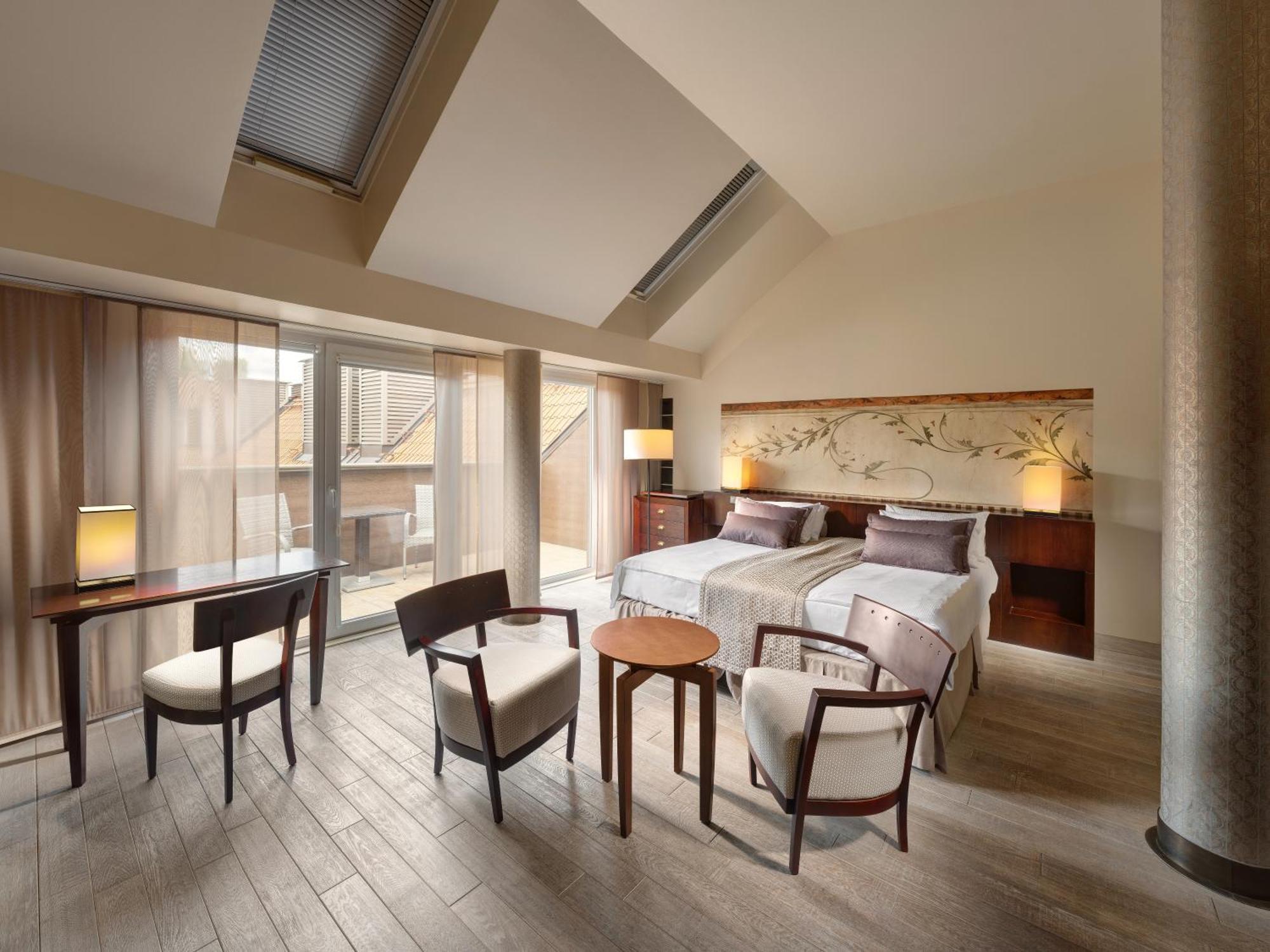 Standard King Room