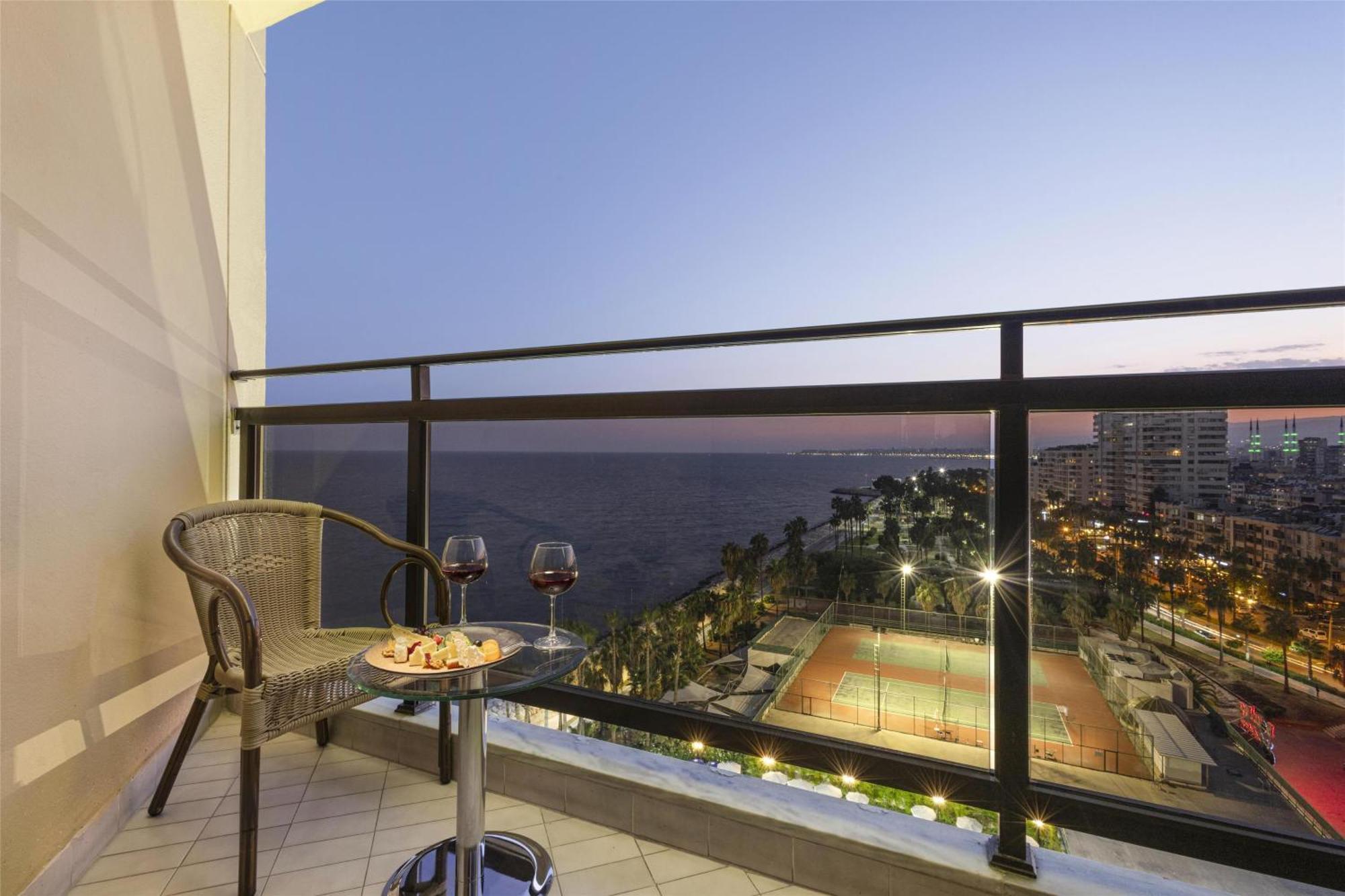 Deluxe King Room Sea View