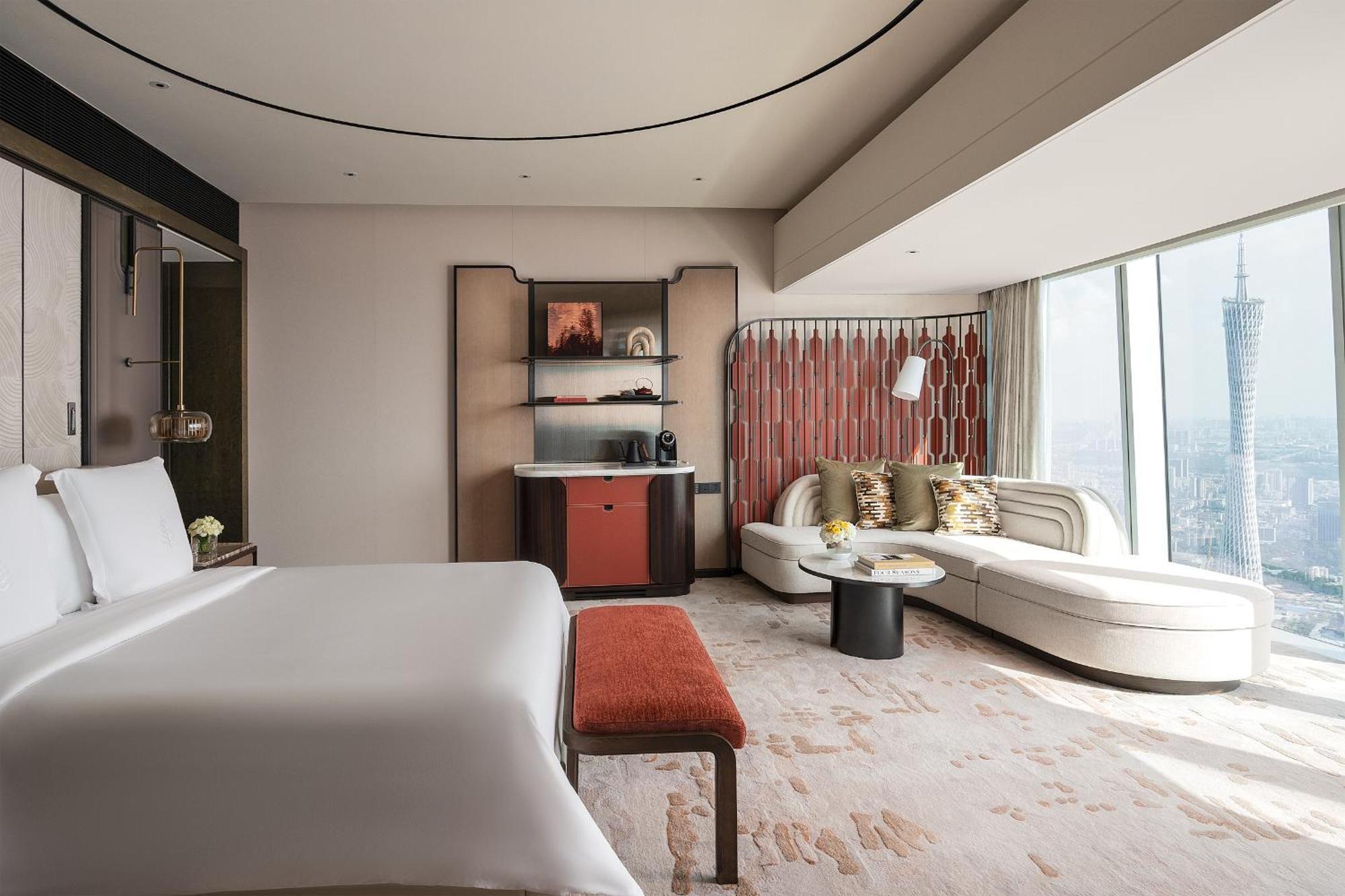 Kamer met Kingsize Bed en Uitzicht op de Canton Tower