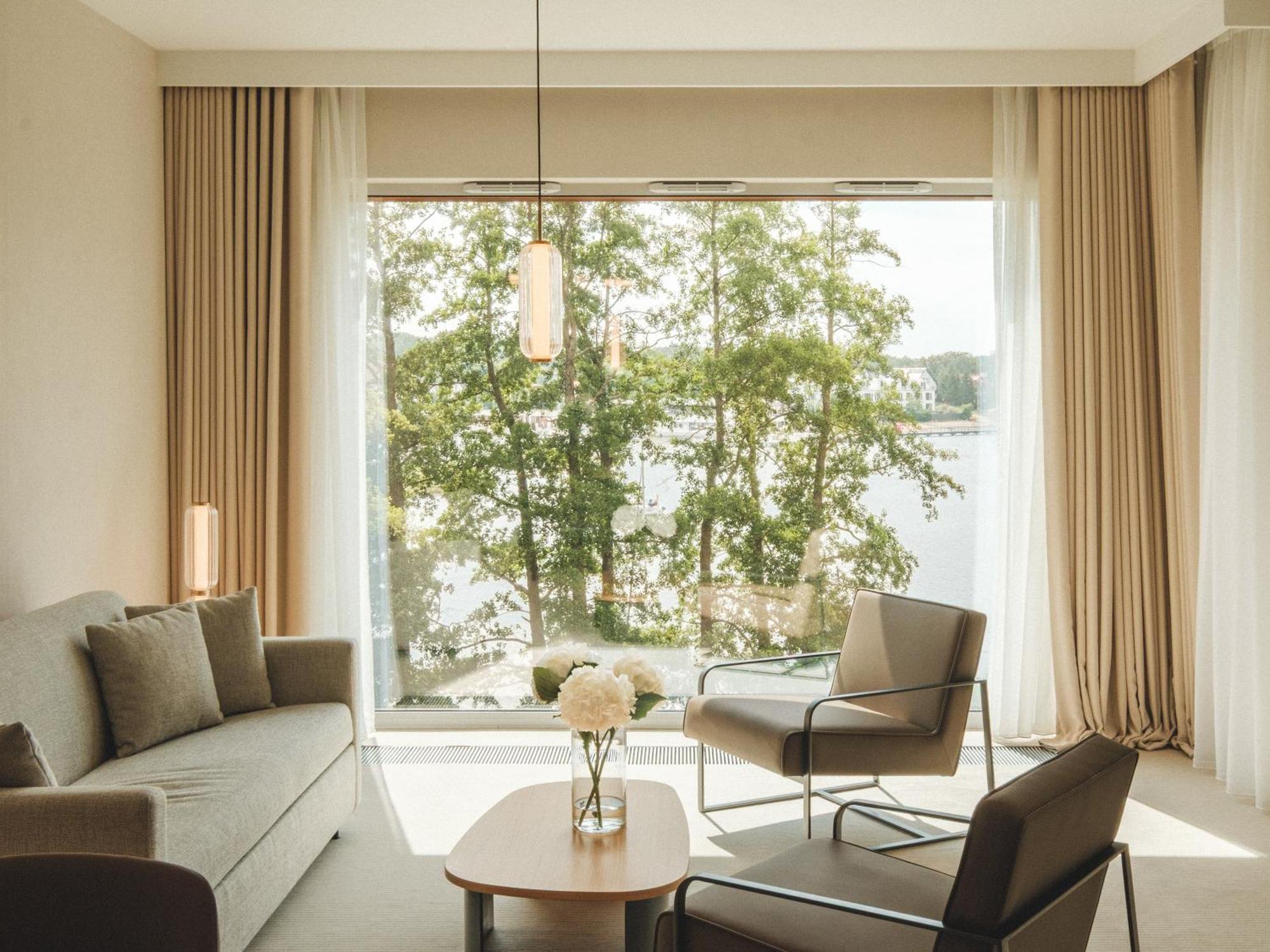 One-Bedroom Apartment Lake View Annex