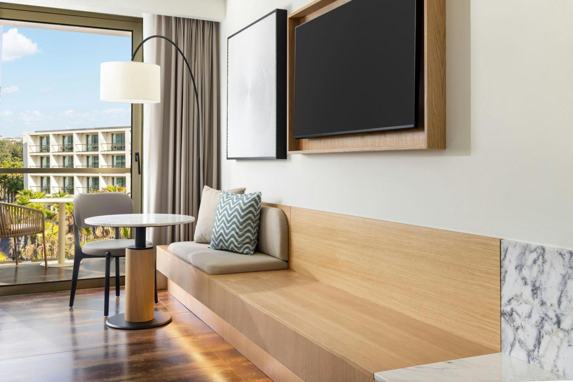 Deluxe Twin Room Balcony Resort View