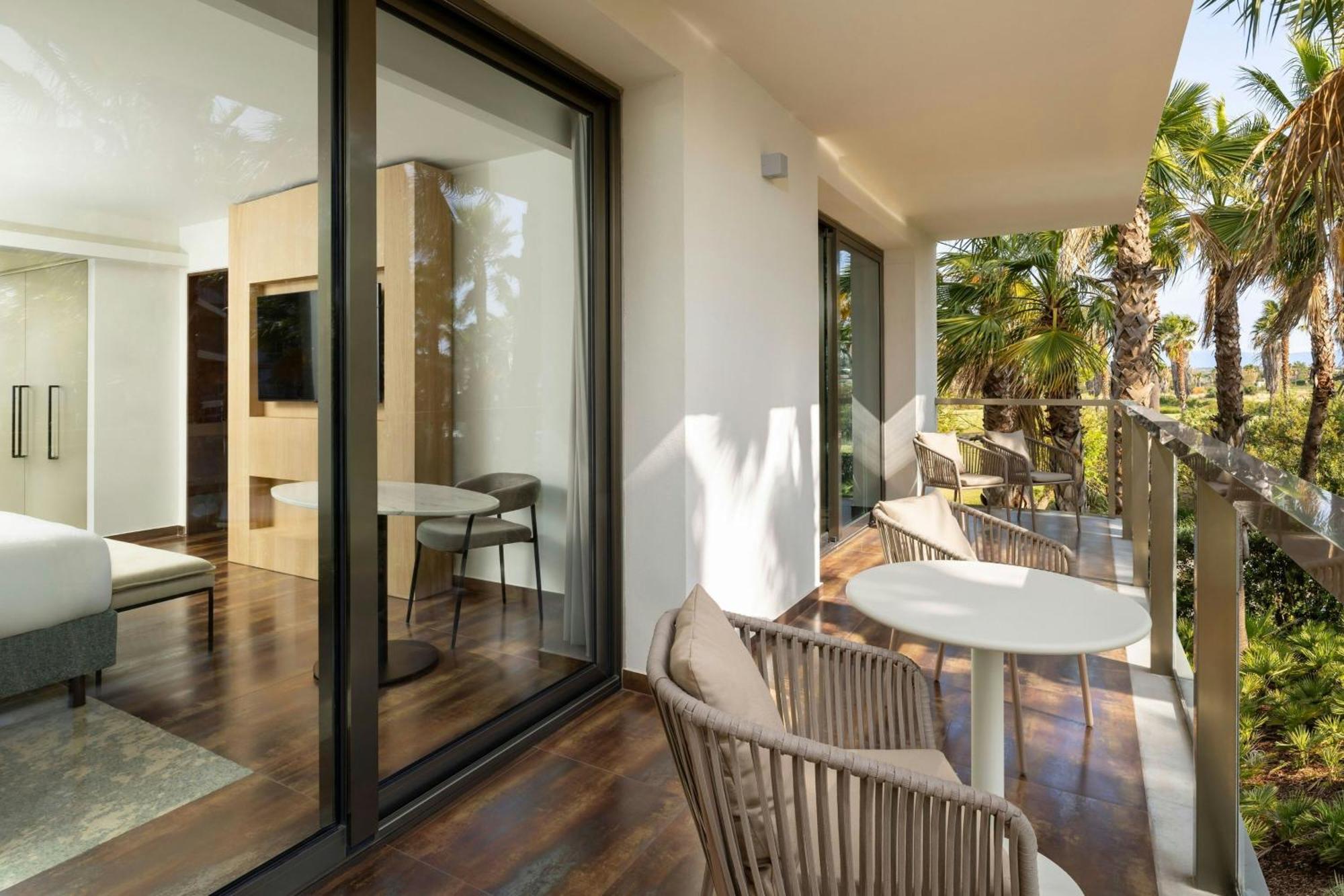 One-Bedroom King Suite Sofa Bed Balcony Resort View Club Lounge Access