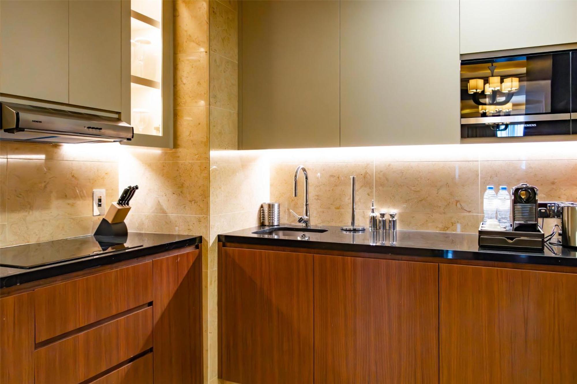 Suite residencial de 2 dormitorios con acceso al salón