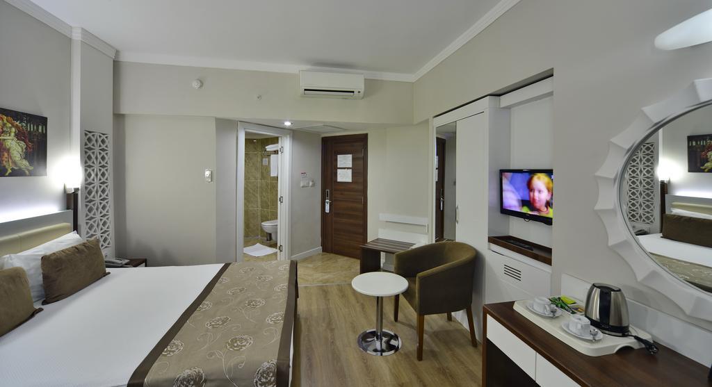 Double Room Balcony Garden or Pool View,169868865:JPEG