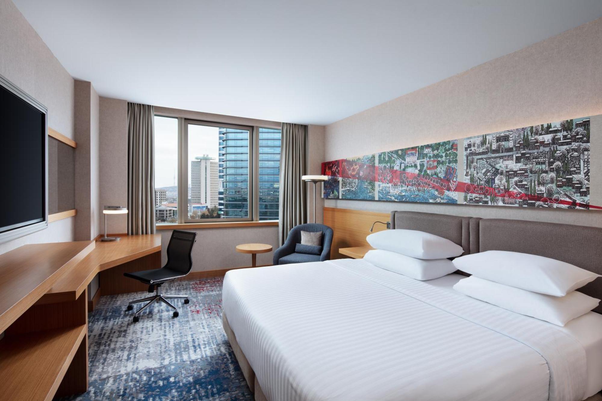 Superior King Room City View