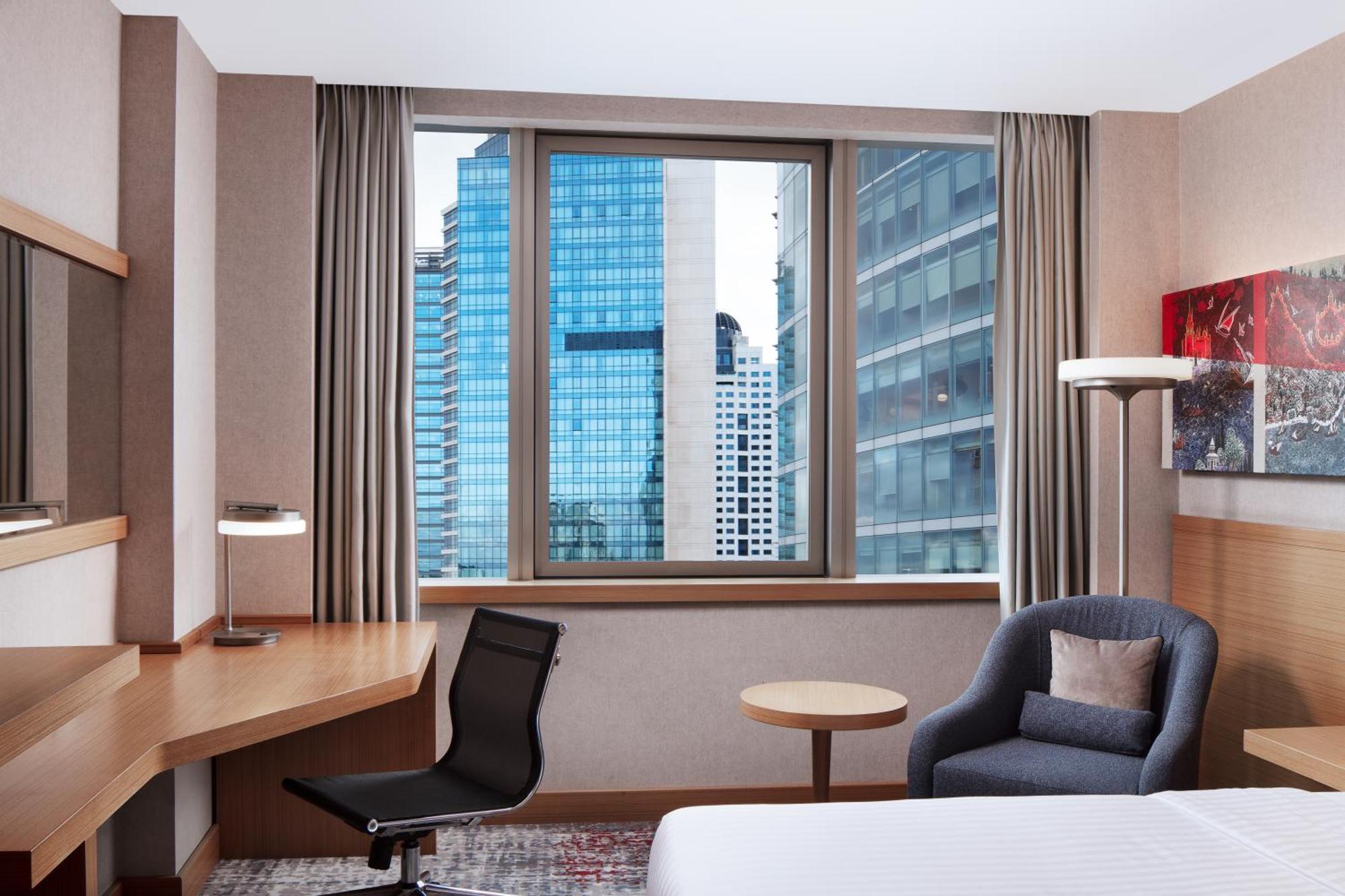 Superior King Room City View