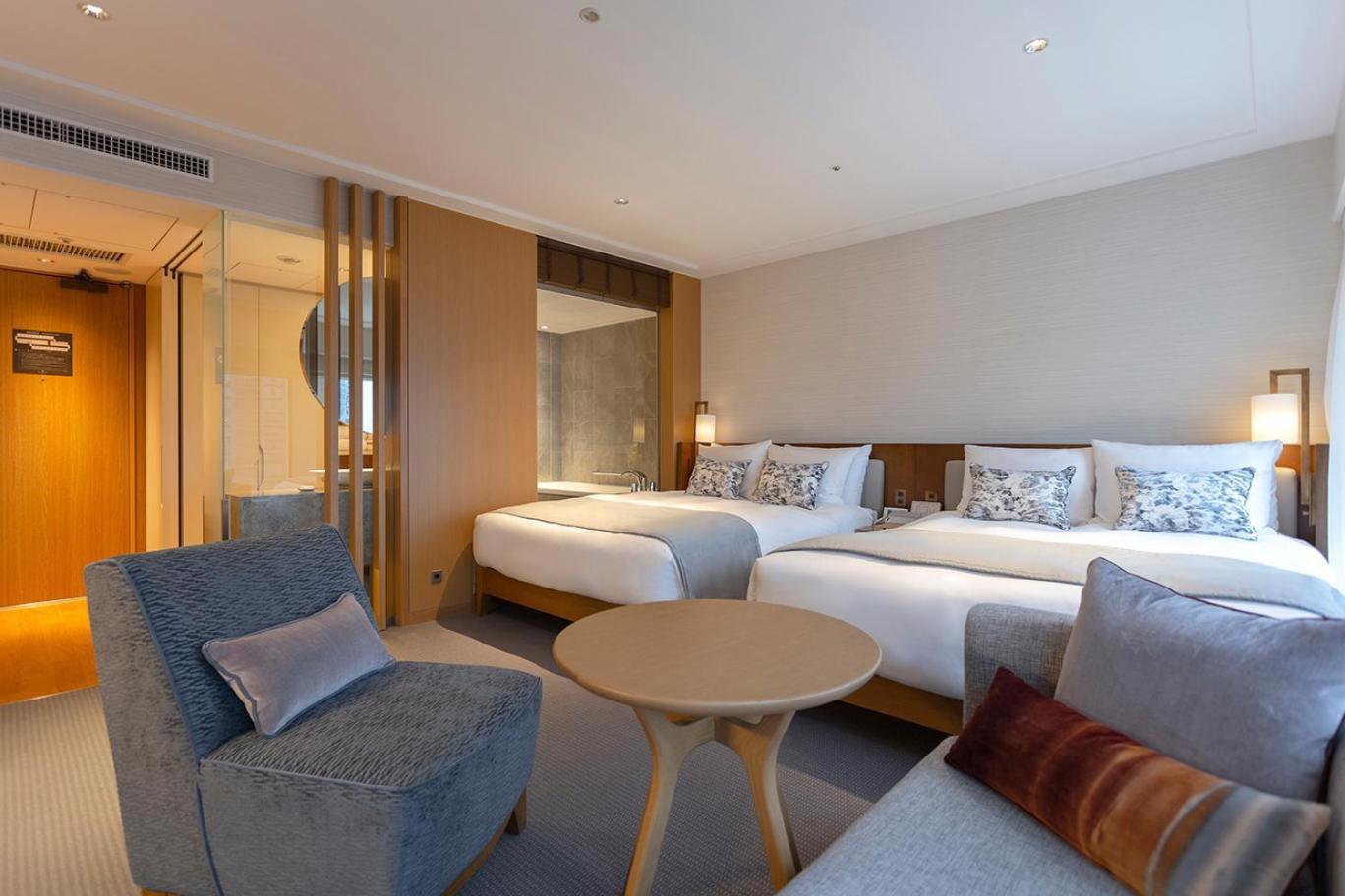 Club Floor "Premier Grand" Deluxe Quadruple Room Club Lounge Access Non-Smoking