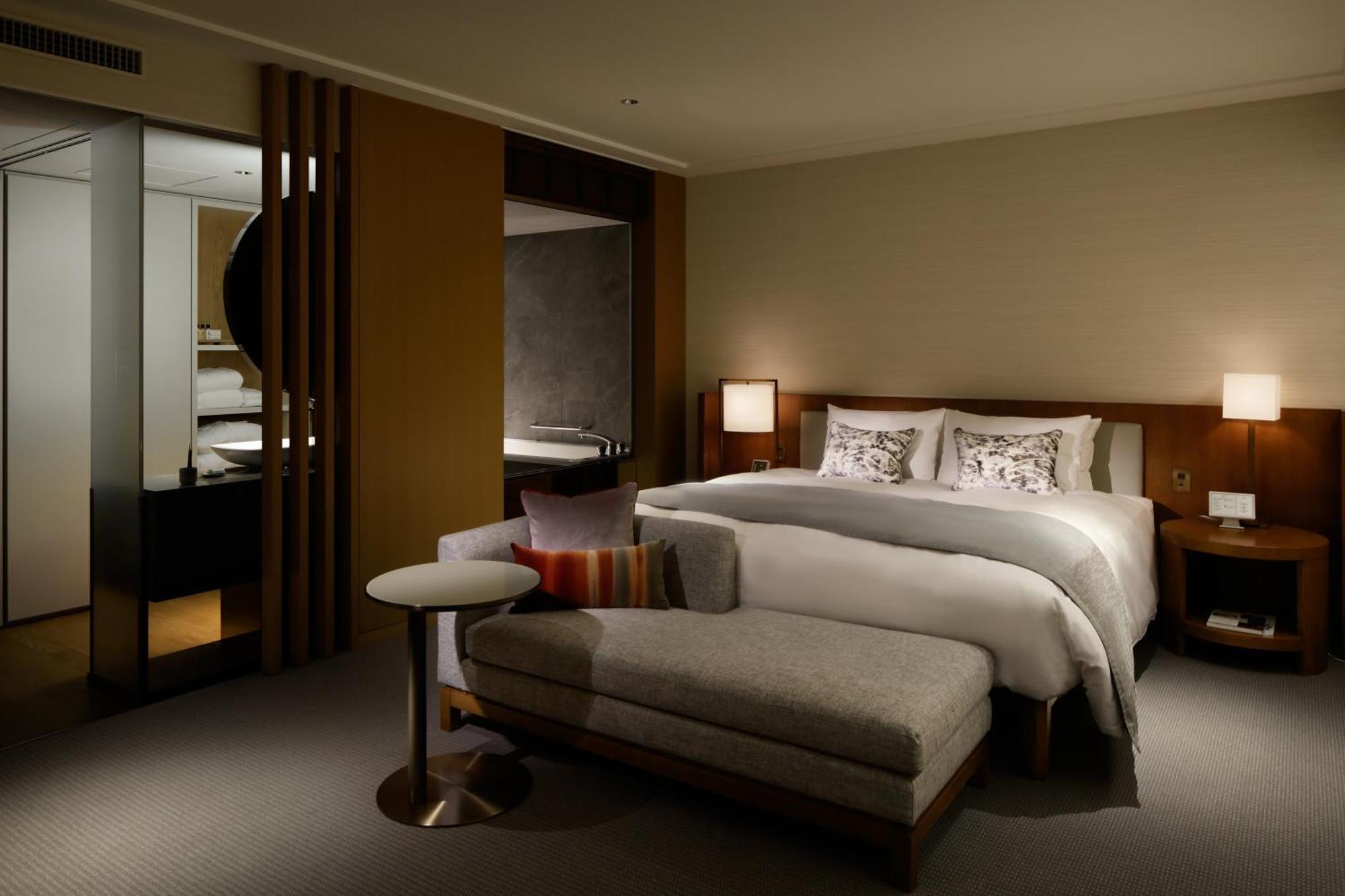 Club Floor "Premier Grand" Deluxe King Room Club Lounge Access Non-Smoking