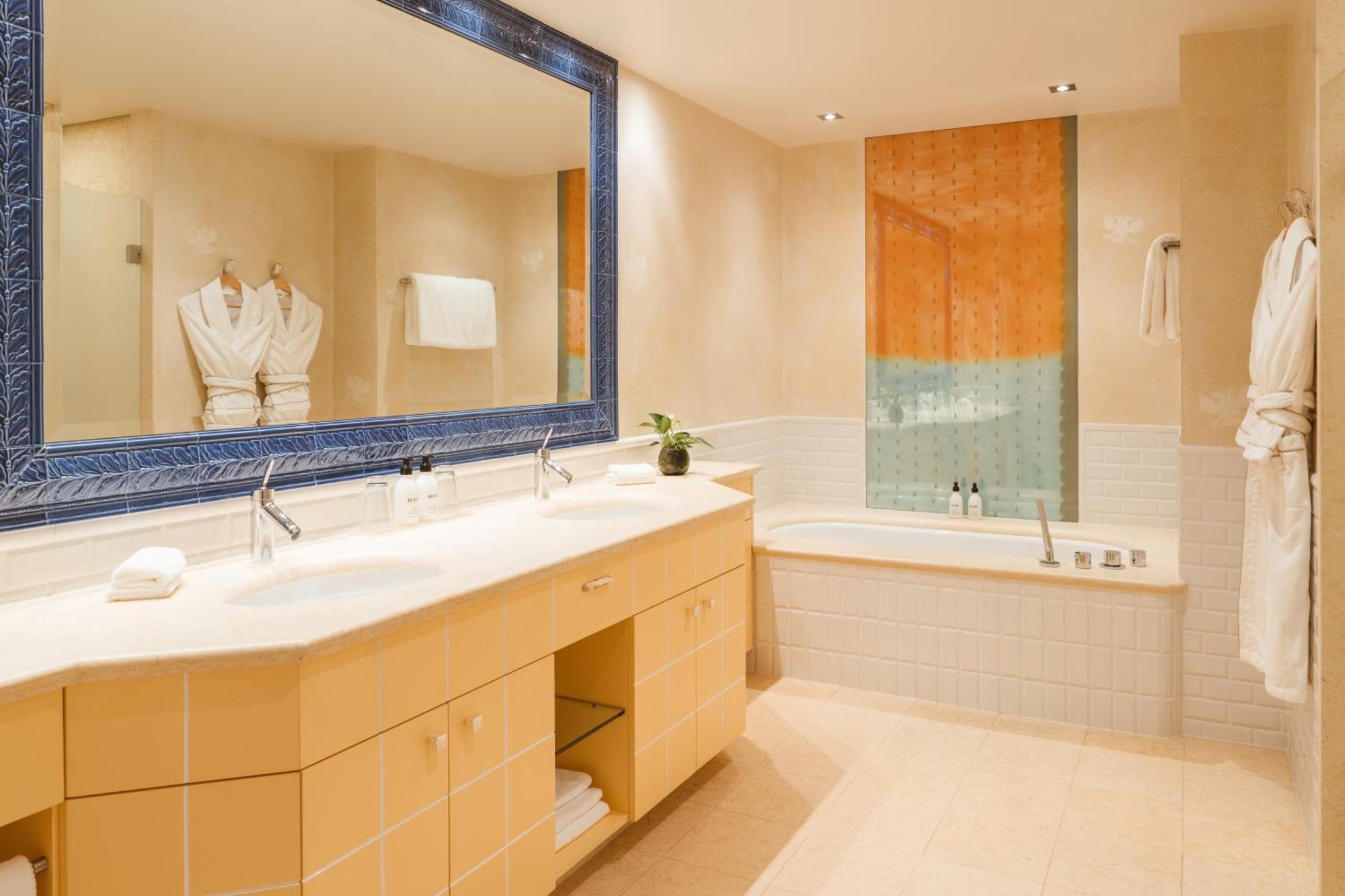 Deluxe Junior Suite Lake View