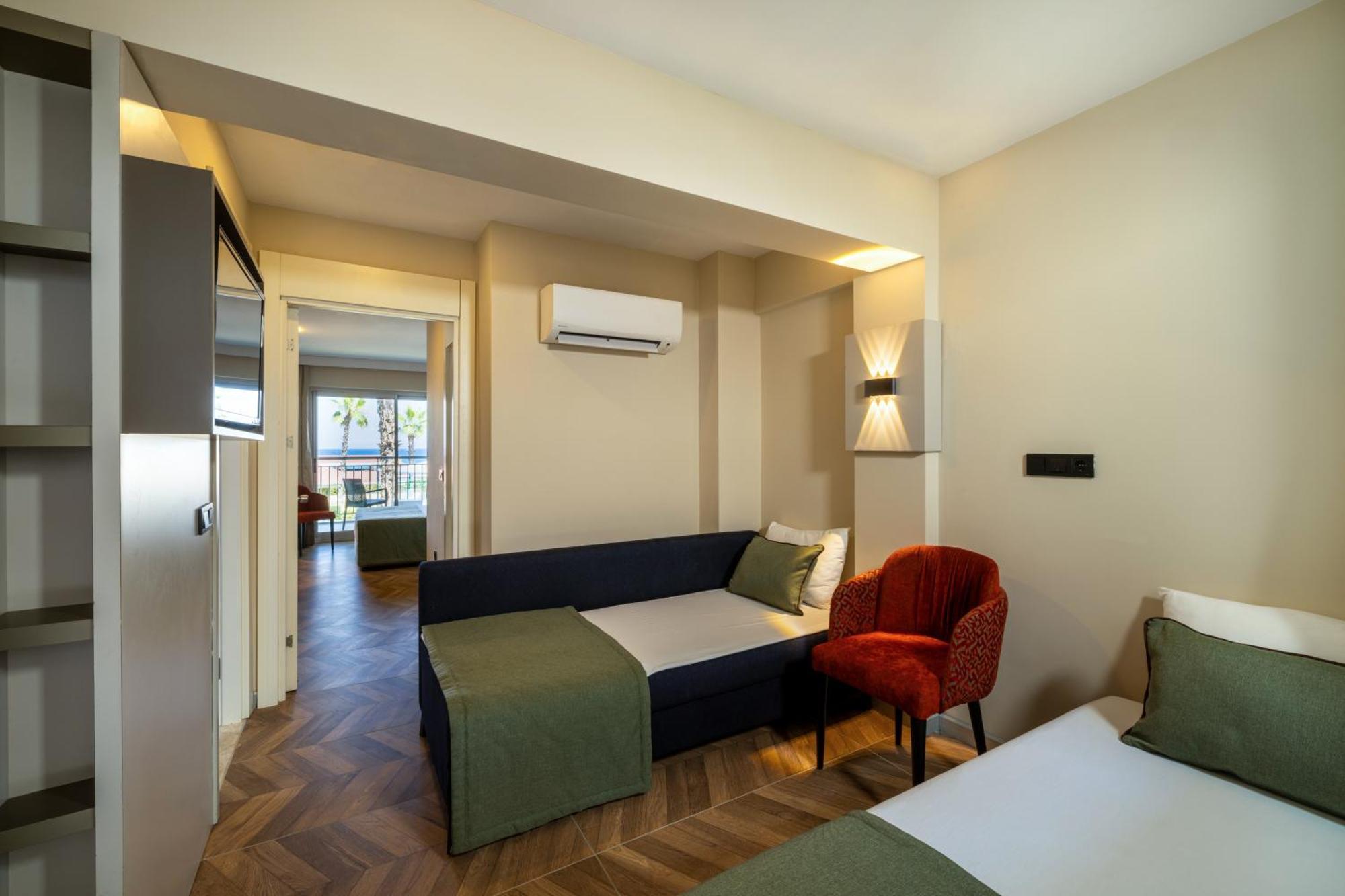 Deluxe Family Room