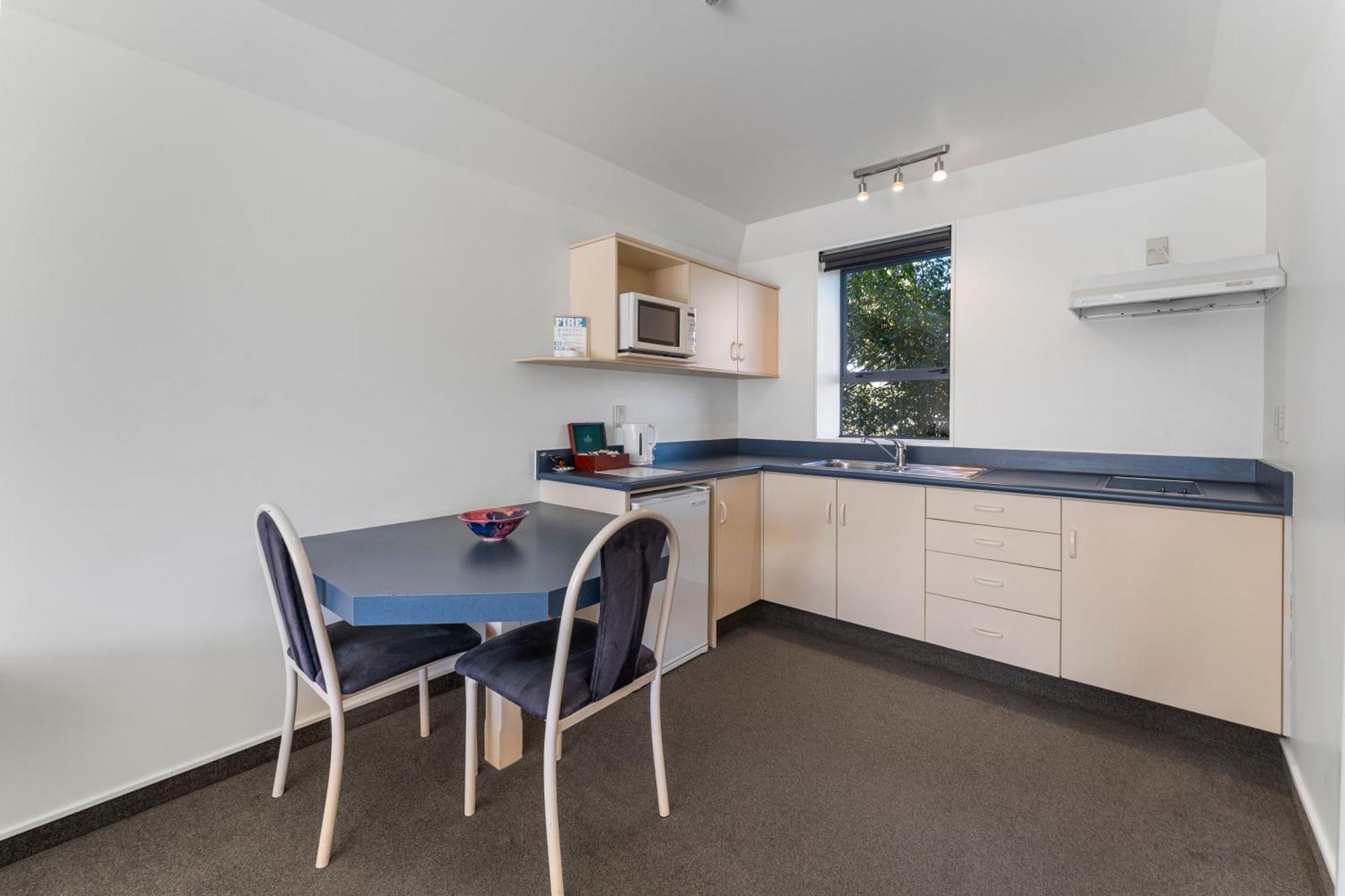 Large Twin Studio