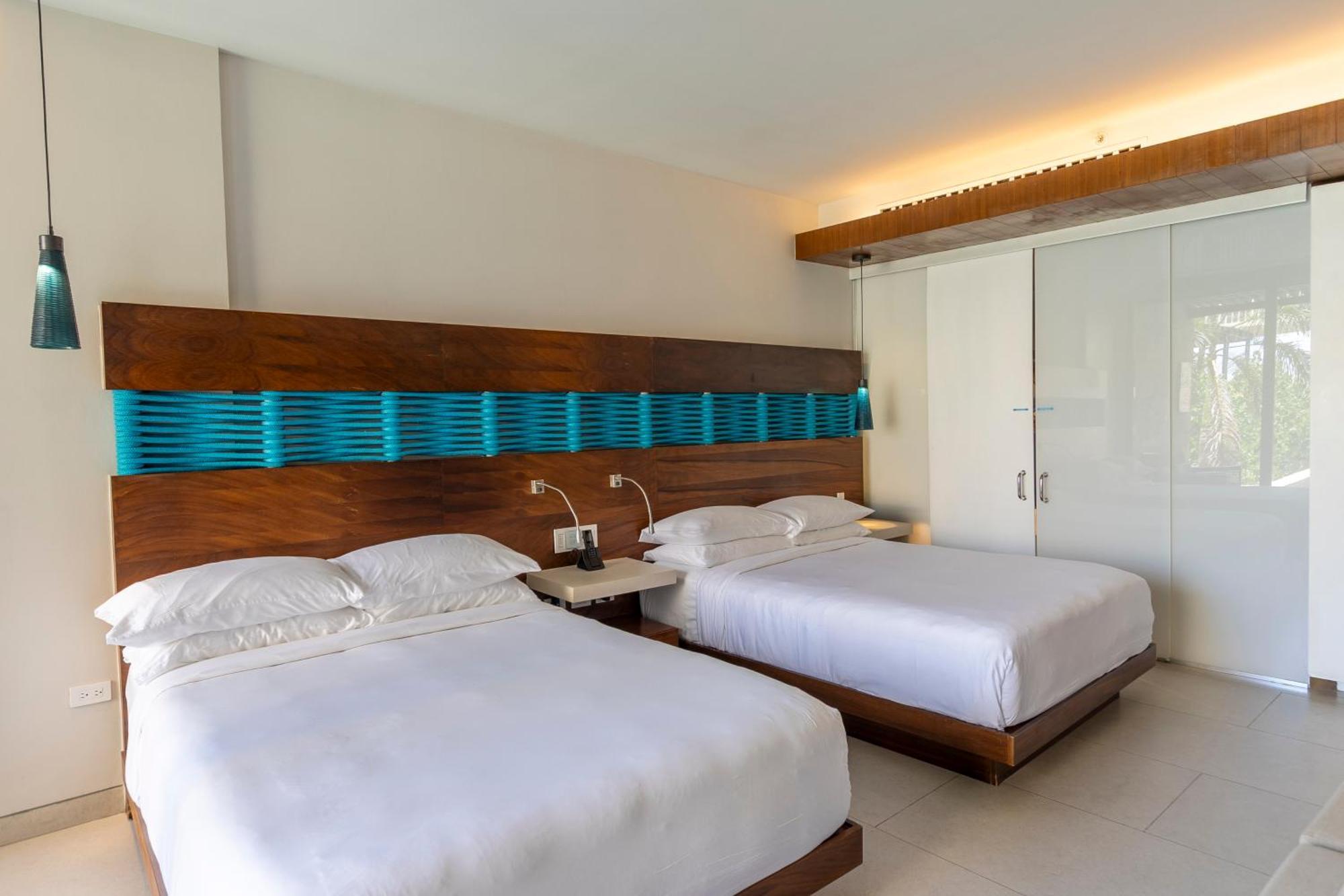Habitación Premium con acceso directo a la piscina y 2 camas grandes