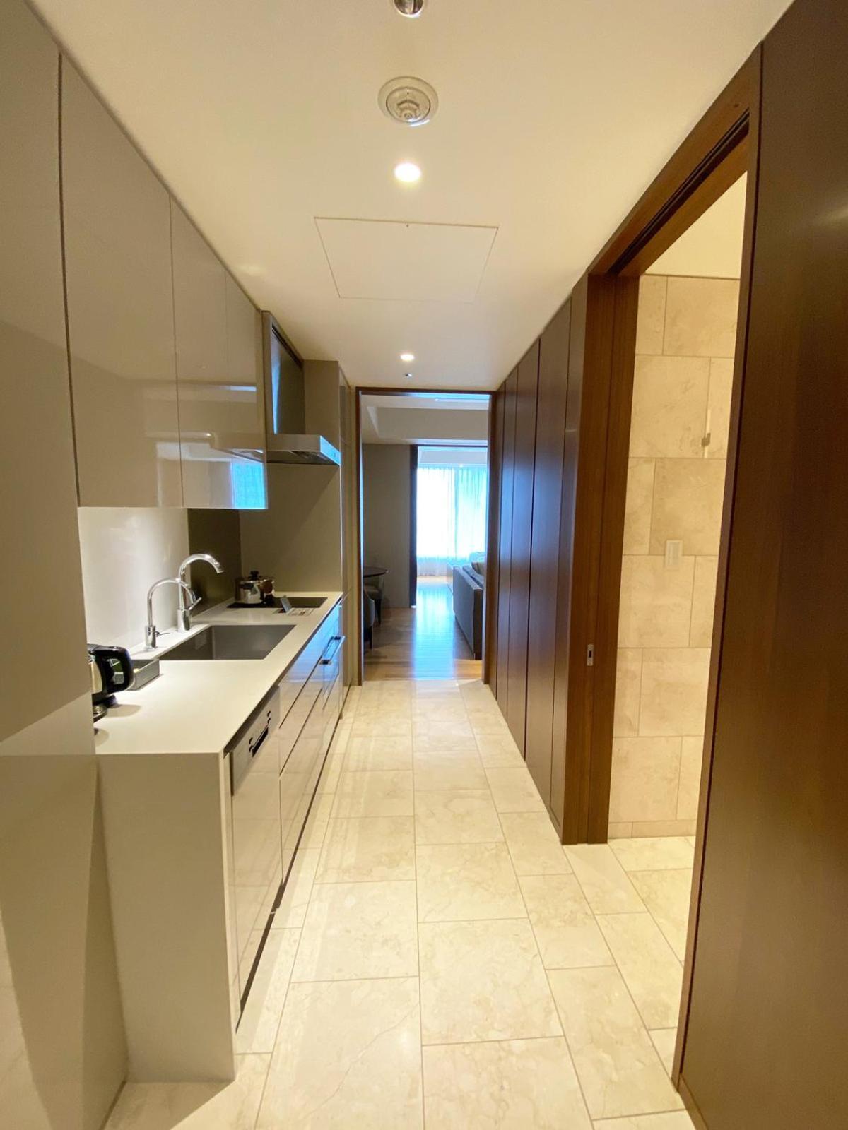 Deluxe One-Bedroom Apartment Twin