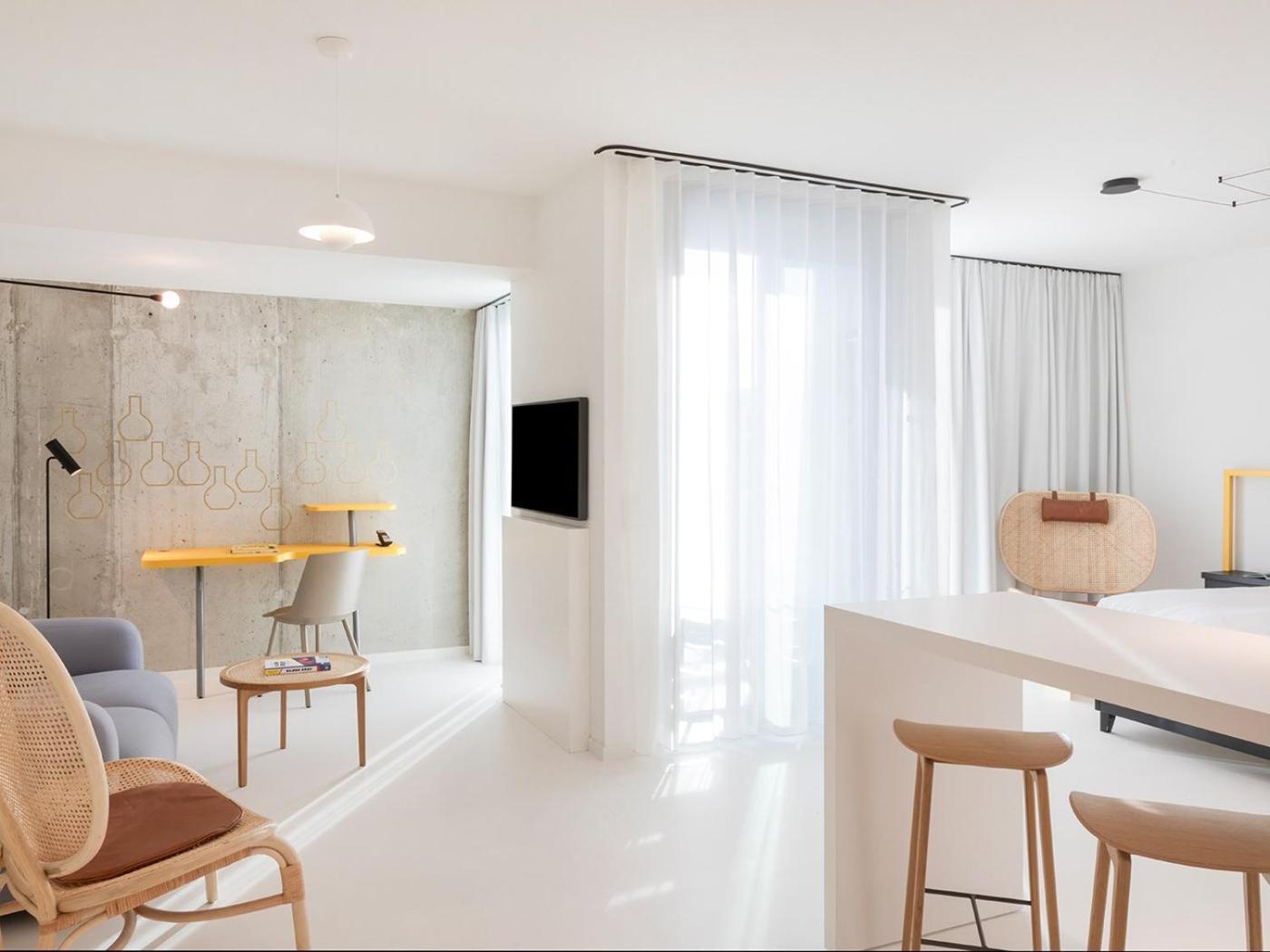 Deluxe Apartment