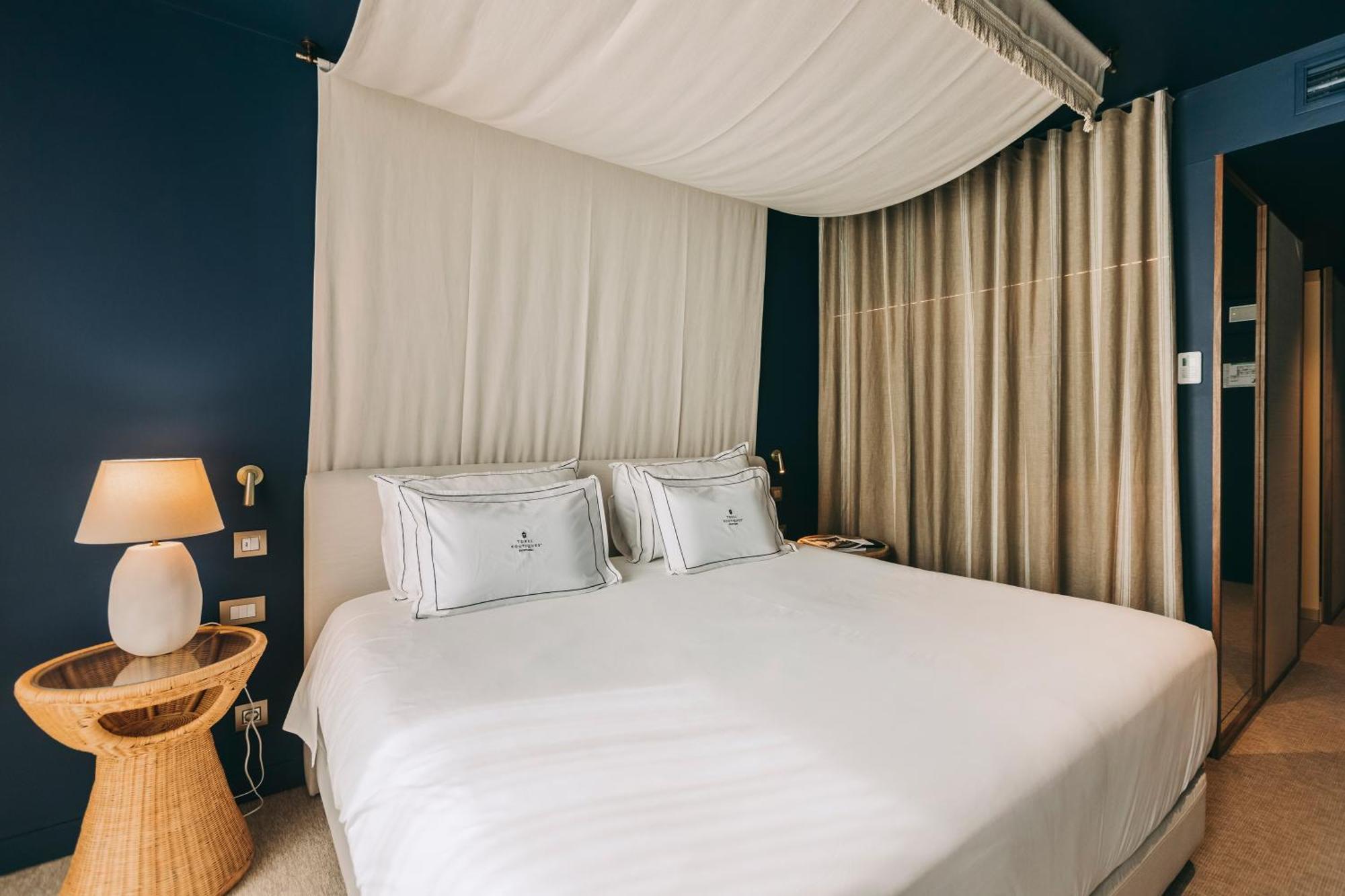 Executive Room,1699328707:JPEG