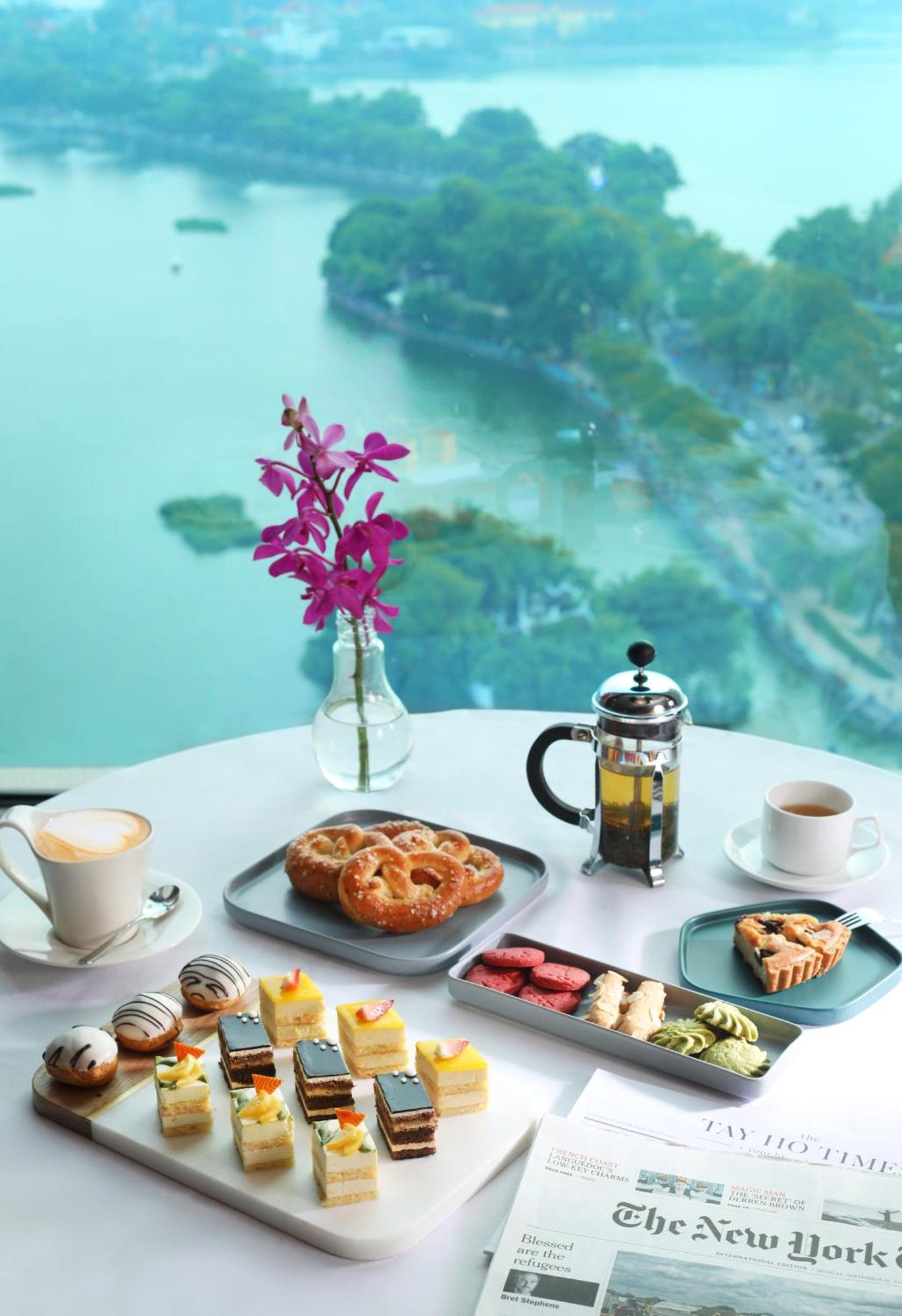 Pacific Club Room