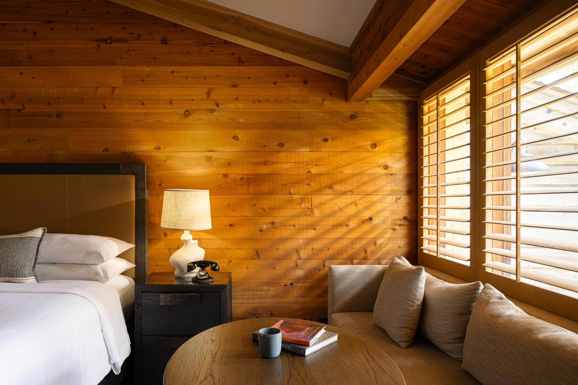 King Room with Fireplace and Accessible Tub