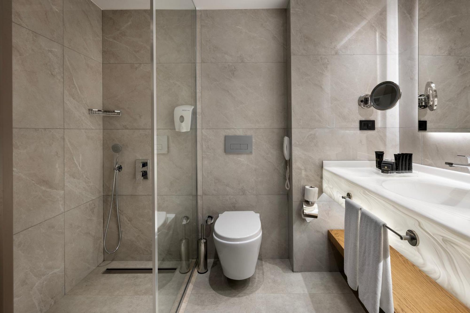 SUPERIOR QUAD STANDARD ROOM