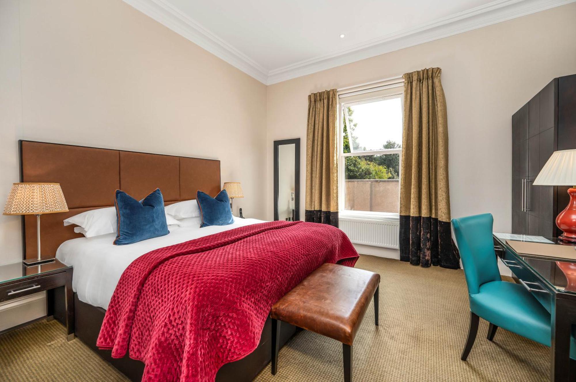 Decadent Room,1704837109:JPEG
