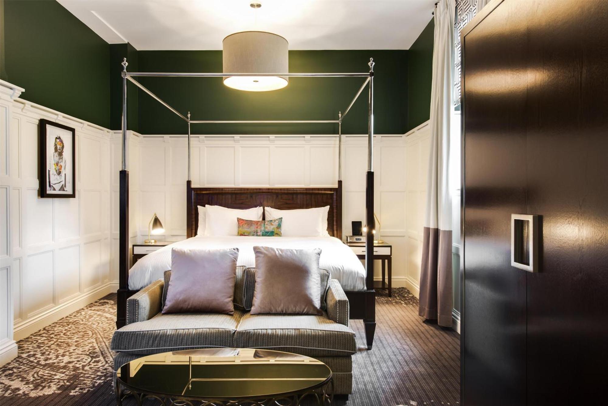 Socialites Suite
