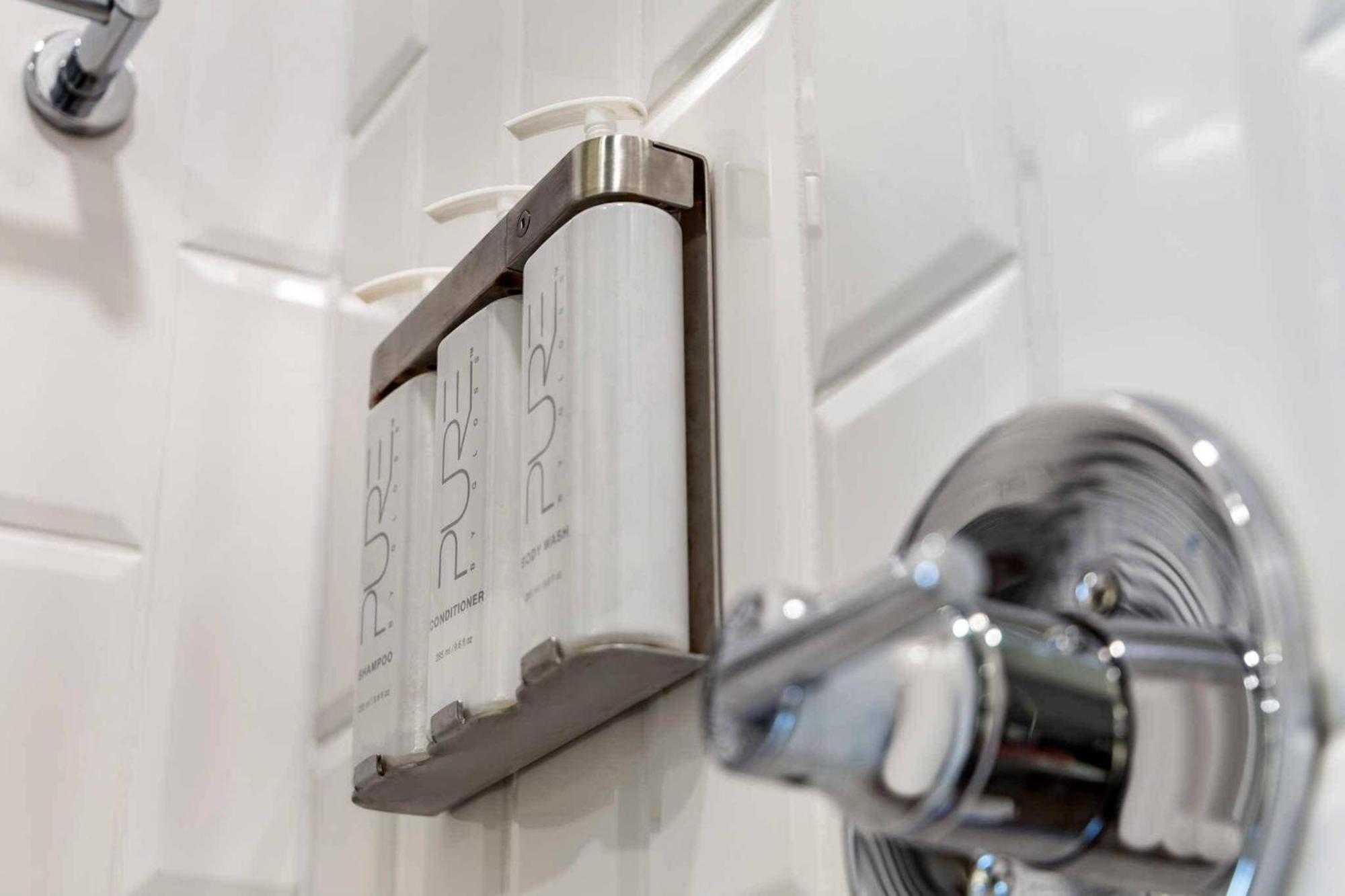 King Room with Roll-In Shower - Disability Access