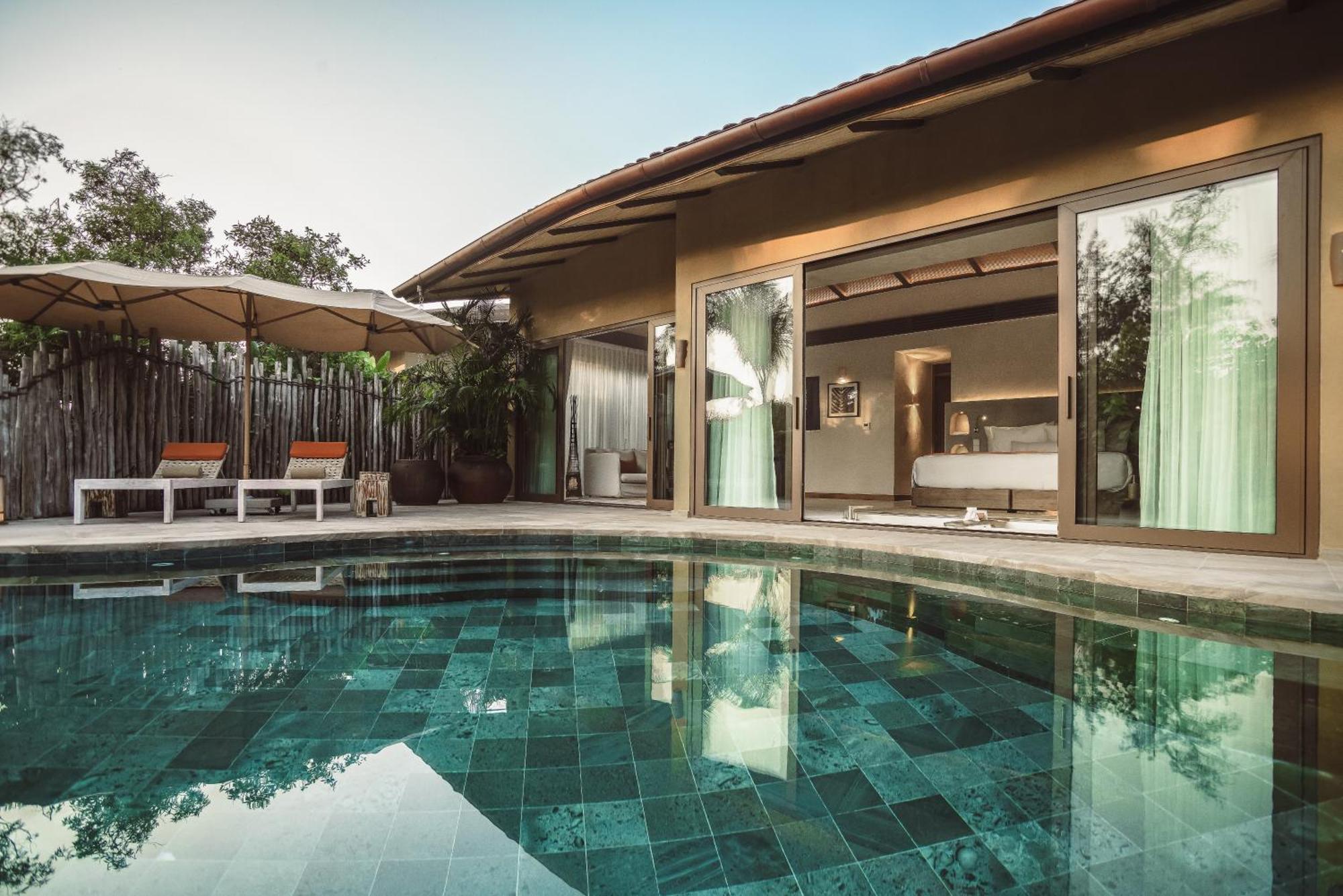 Nipa Pool Villa Twin Bed