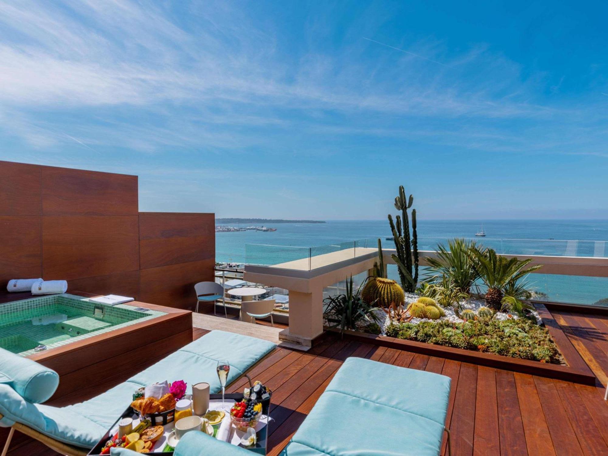 Panoramic Room with Terrace and Sea View,1705573230:JPEG