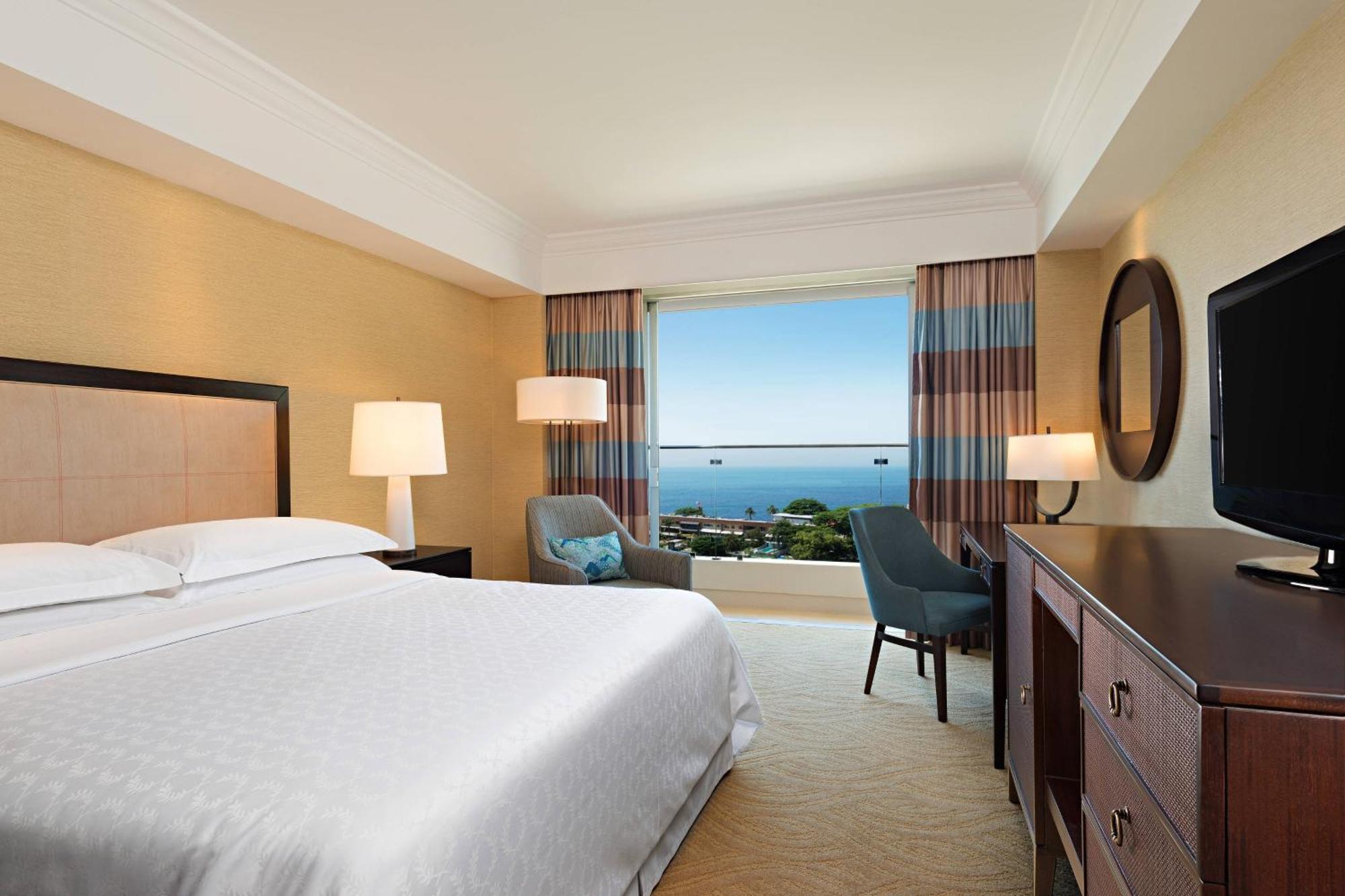 Classic King Room Guest room 1 King Mountain view