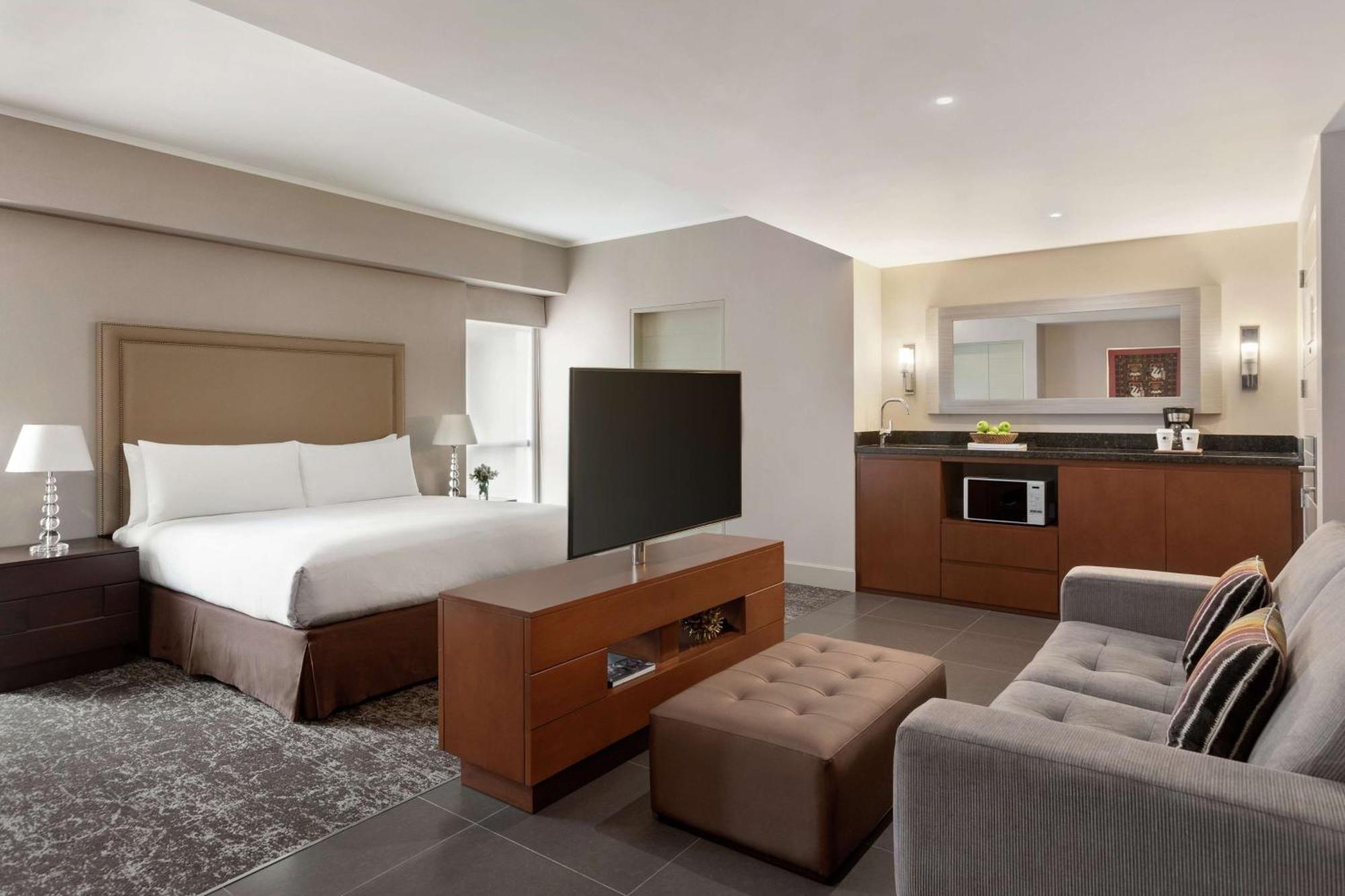 Junior King Suite Kitchenette
